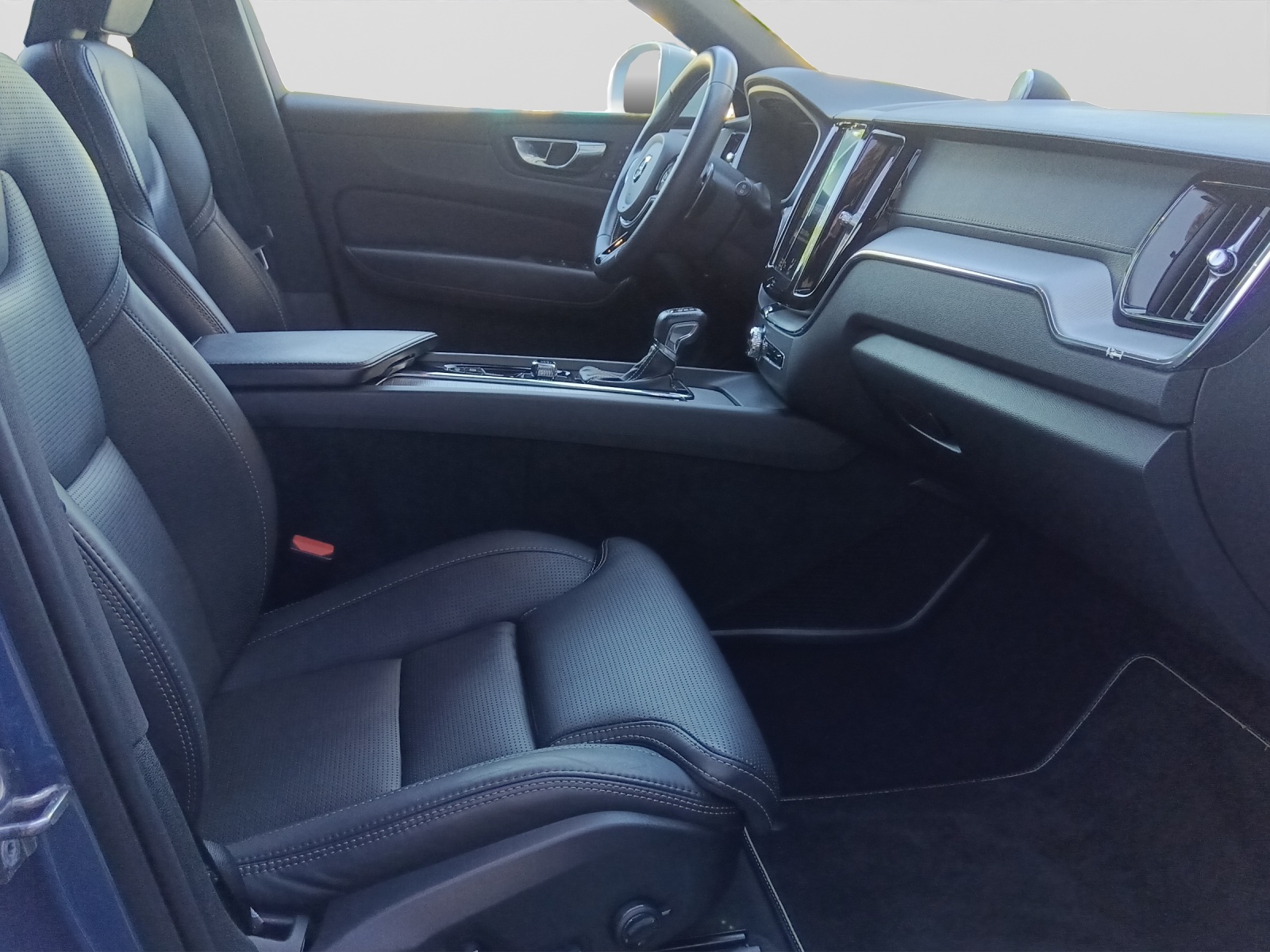 VOLVO XC60 2.0 T6 R-Design AWD-image-4