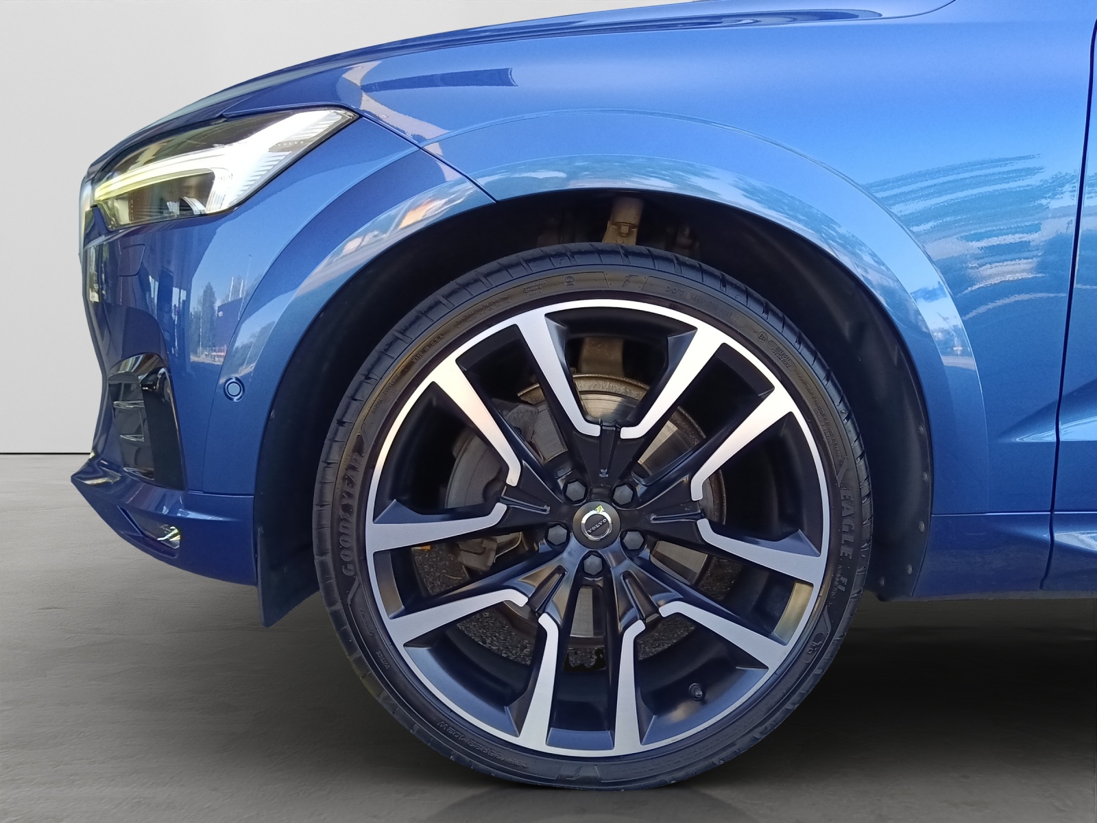 VOLVO XC60 2.0 T6 R-Design AWD-image-15