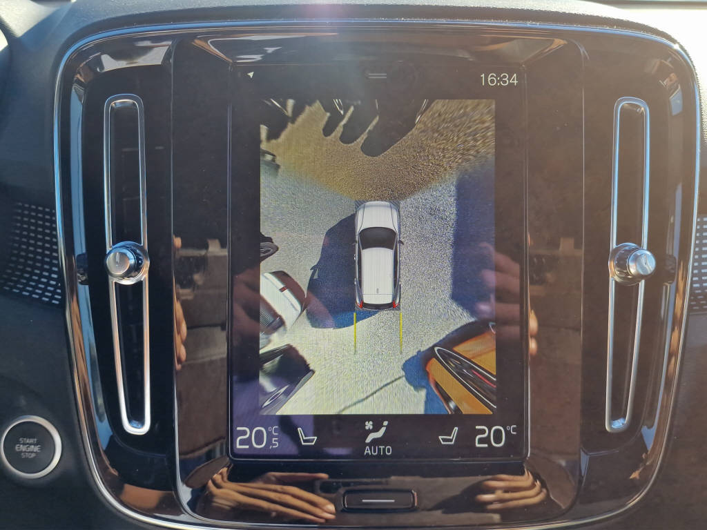 VOLVO XC40 1.5 T5 PiH R-Design-image-12
