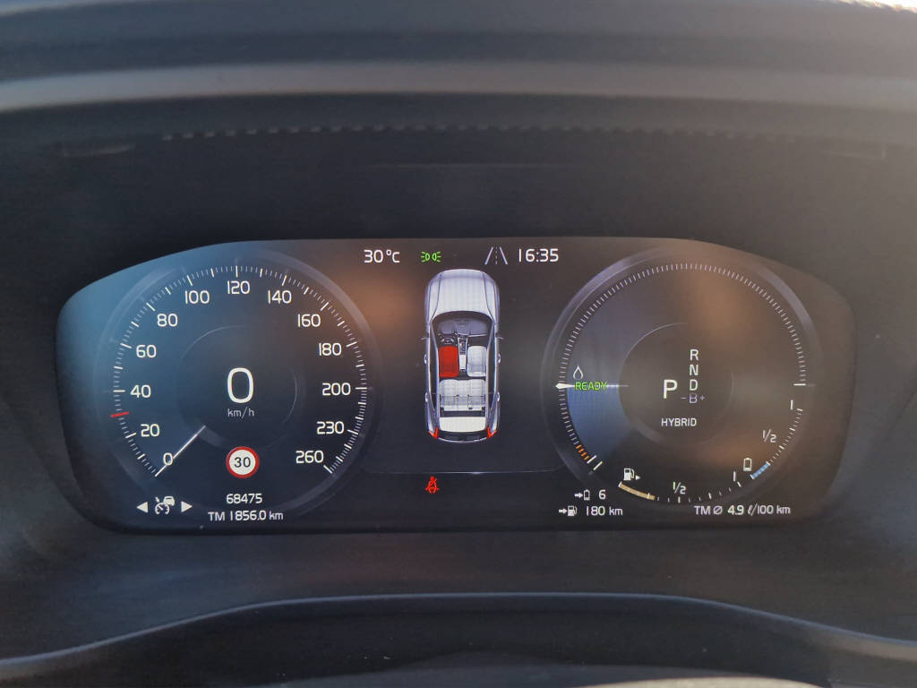VOLVO XC40 1.5 T5 PiH R-Design-image-13