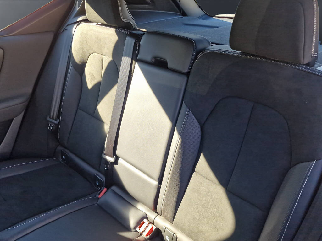 VOLVO XC40 1.5 T5 PiH R-Design-image-9