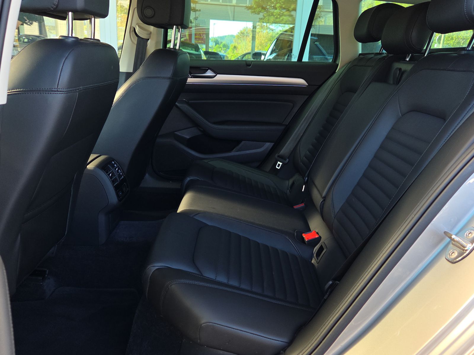VW Passat Variant 1.4 TSI GTE Hybrid DSG-image-11