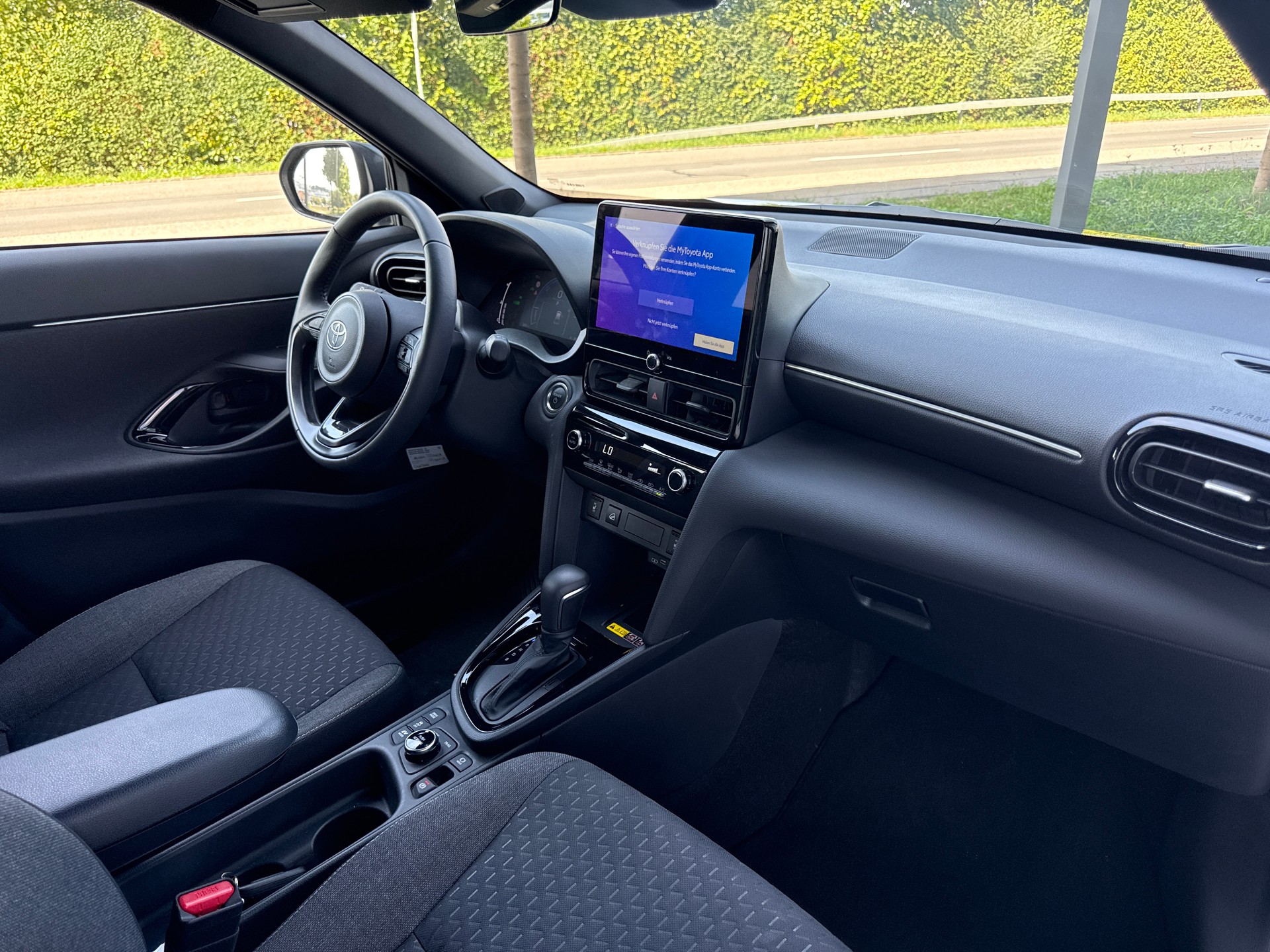 TOYOTA Yaris Cross 1.5 Trend AWDi e-CVT-image-9