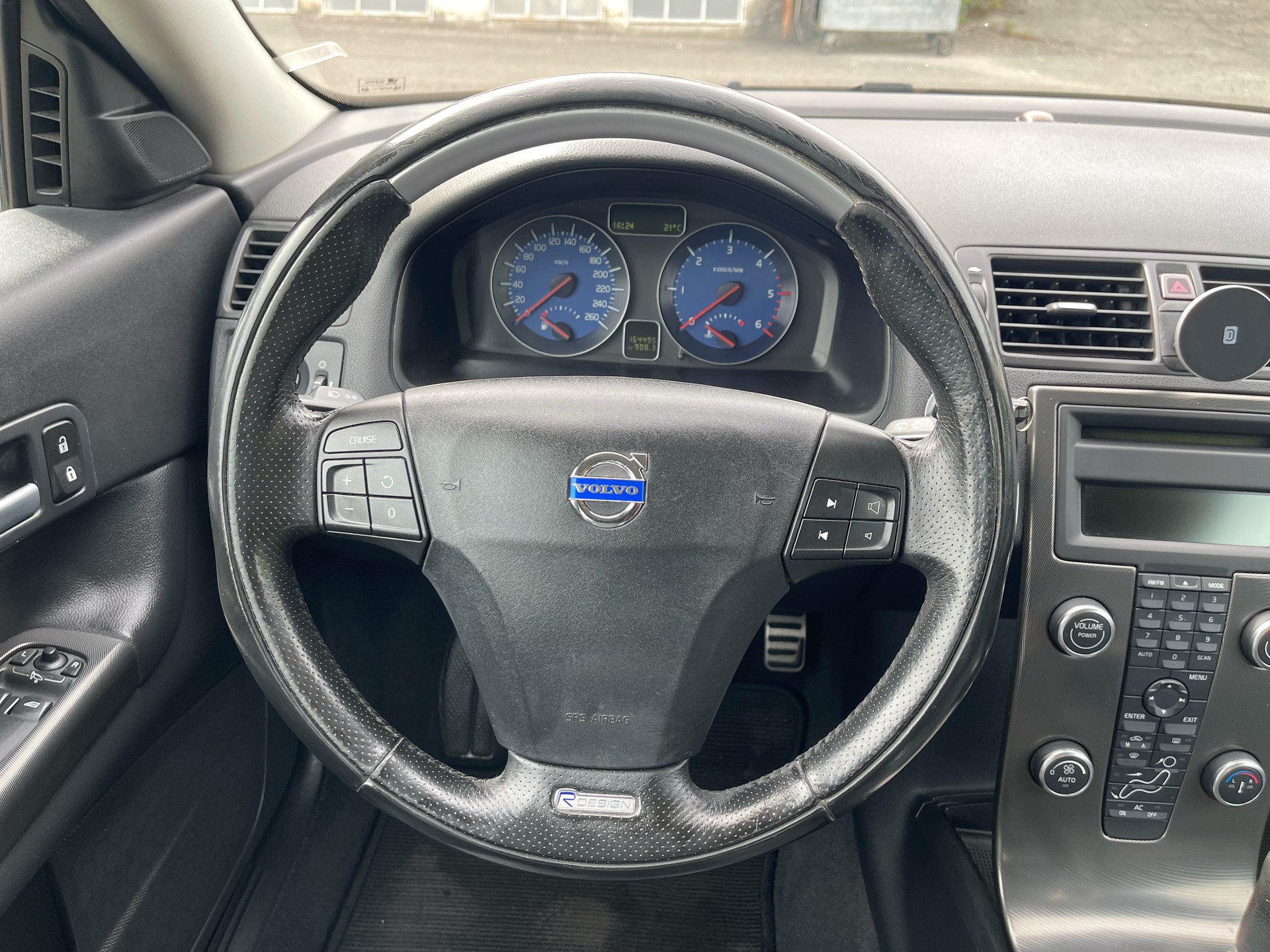 VOLVO C30 2.0D R-Design Momentum-image-10