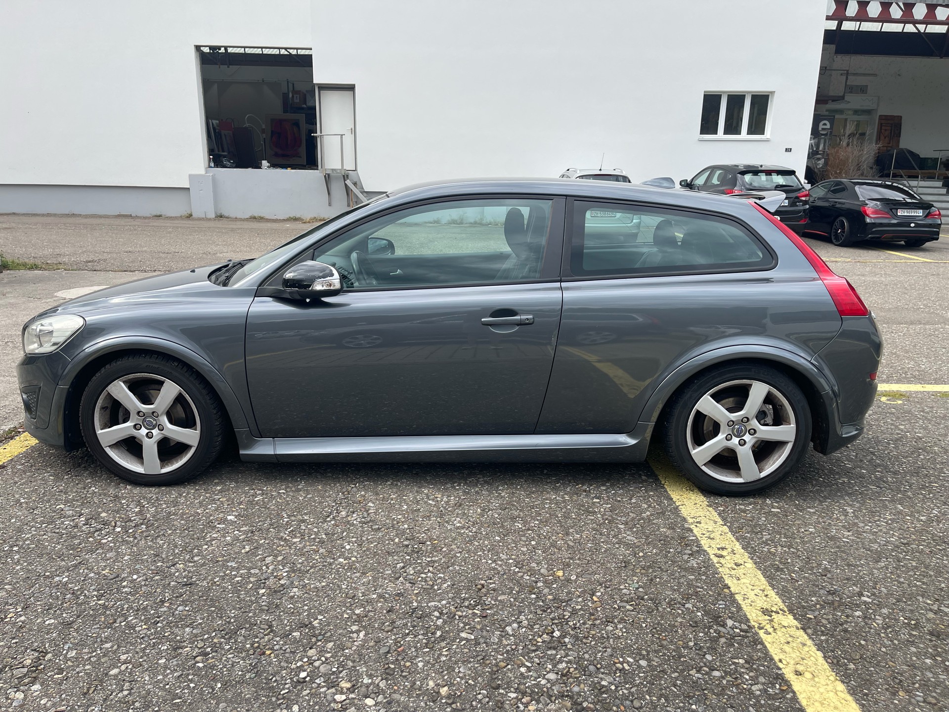 VOLVO C30 2.0D R-Design Momentum-image-1