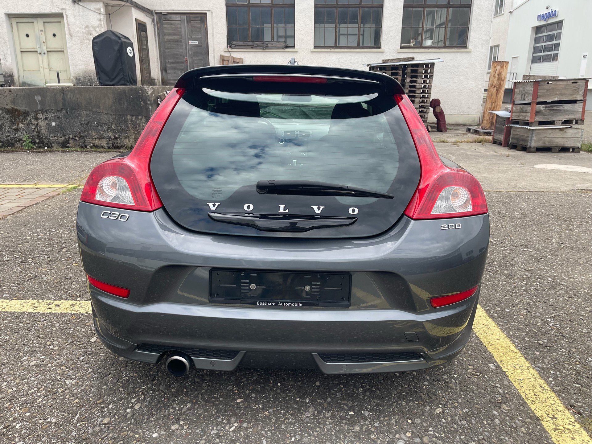 VOLVO C30 2.0D R-Design Momentum-image-3