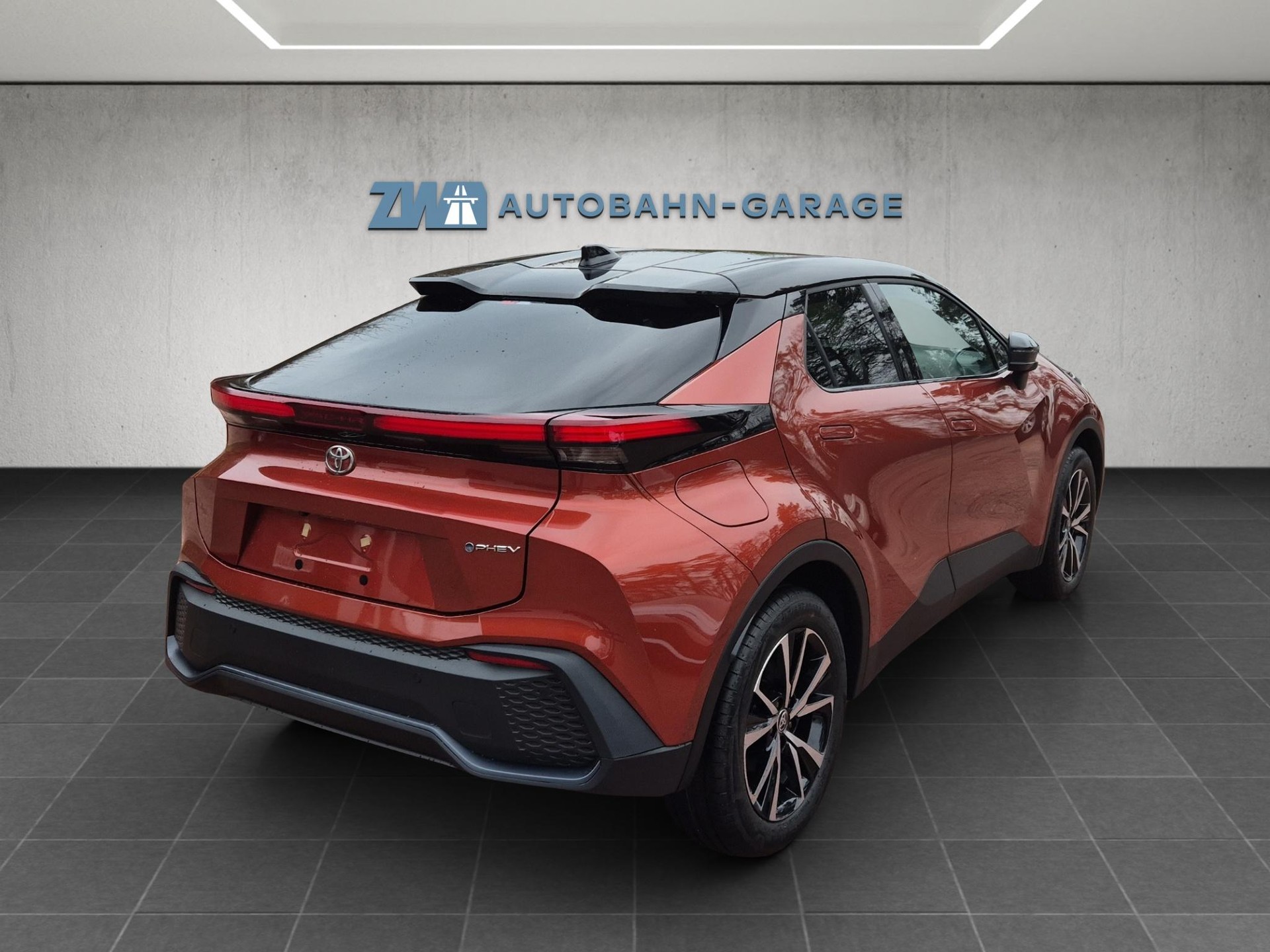 TOYOTA C-HR 2.0 PHEV Swiss Edition-image-4