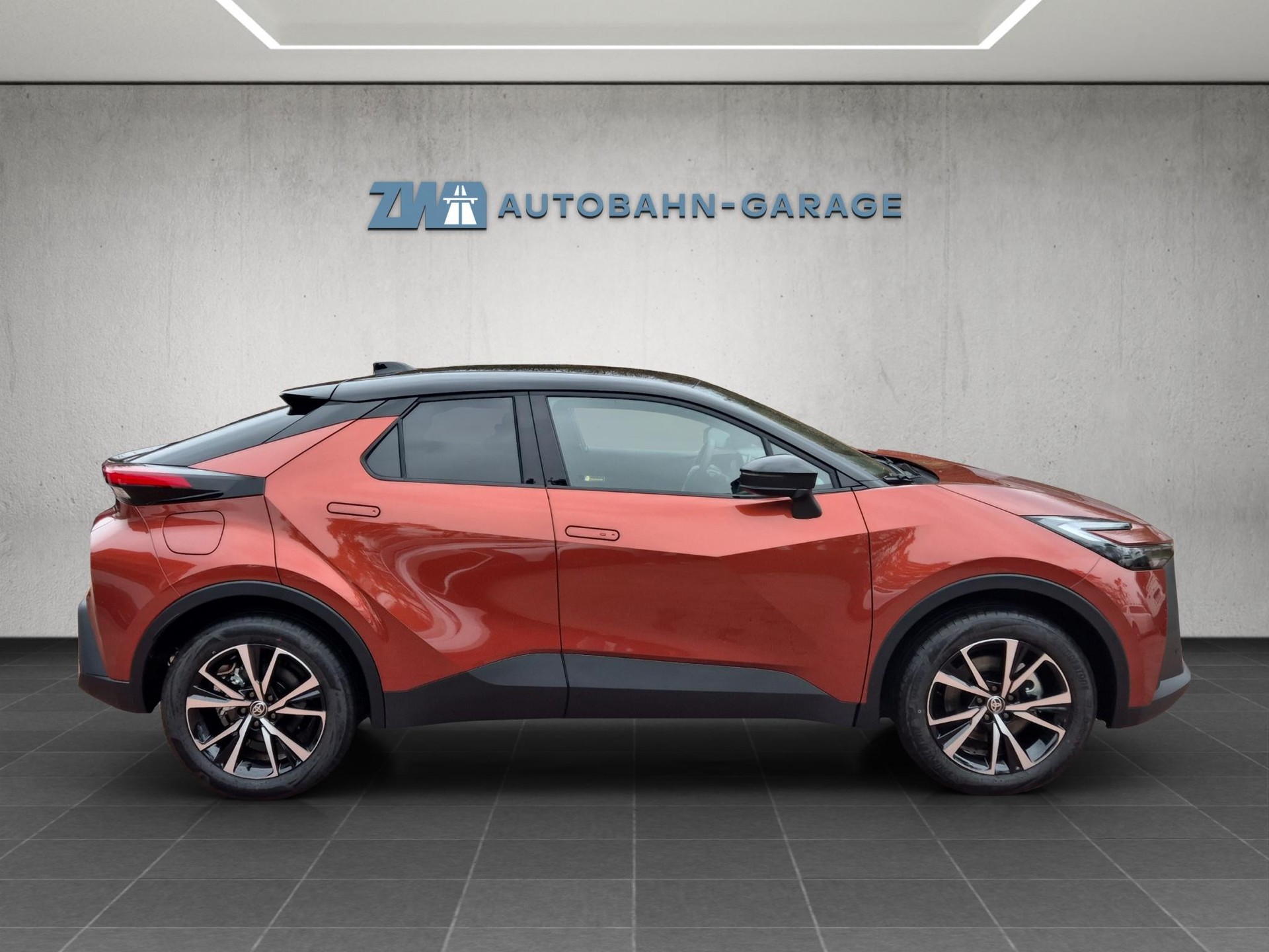 TOYOTA C-HR 2.0 PHEV Swiss Edition-image-5