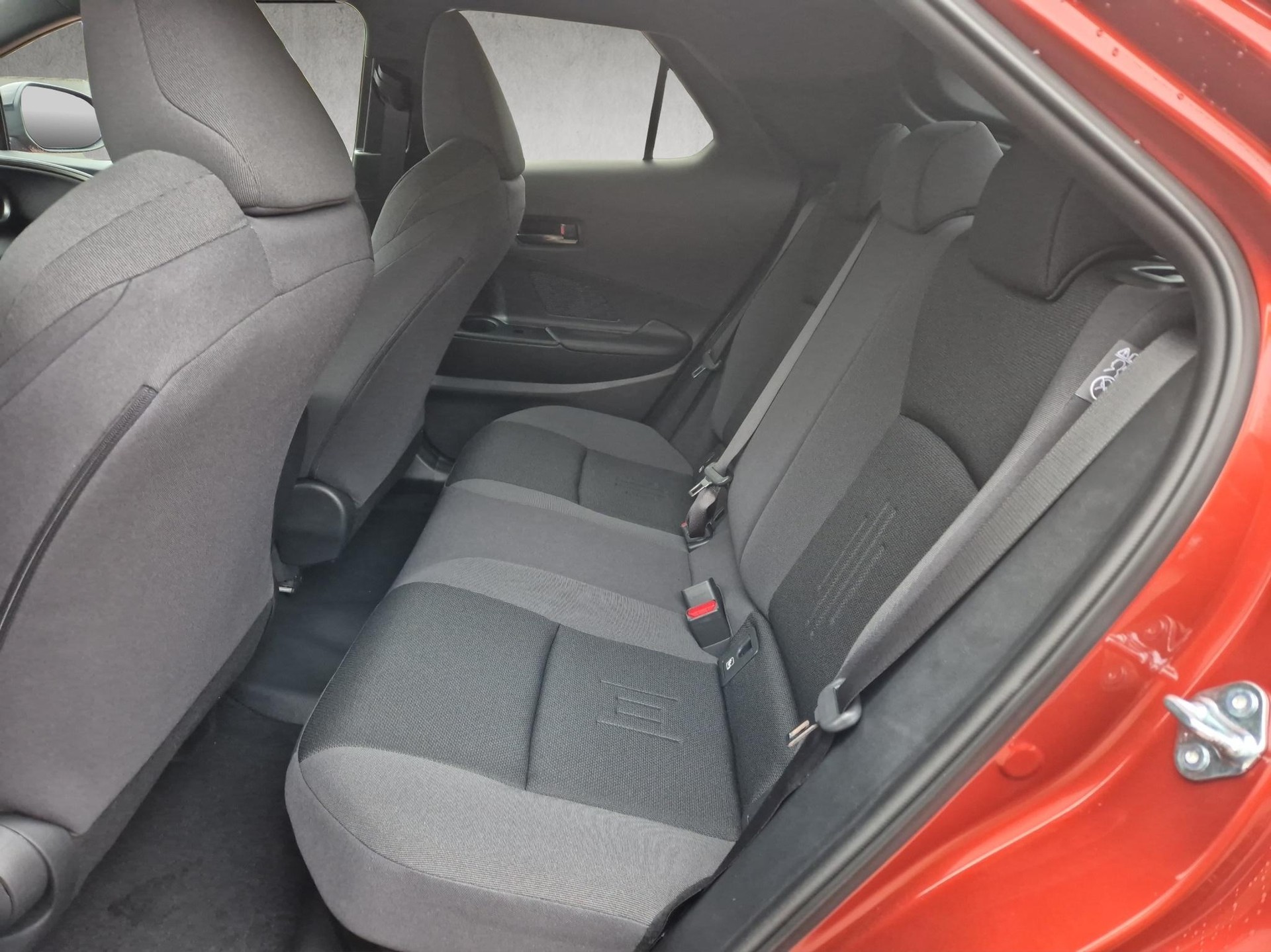 TOYOTA C-HR 2.0 PHEV Swiss Edition-image-11