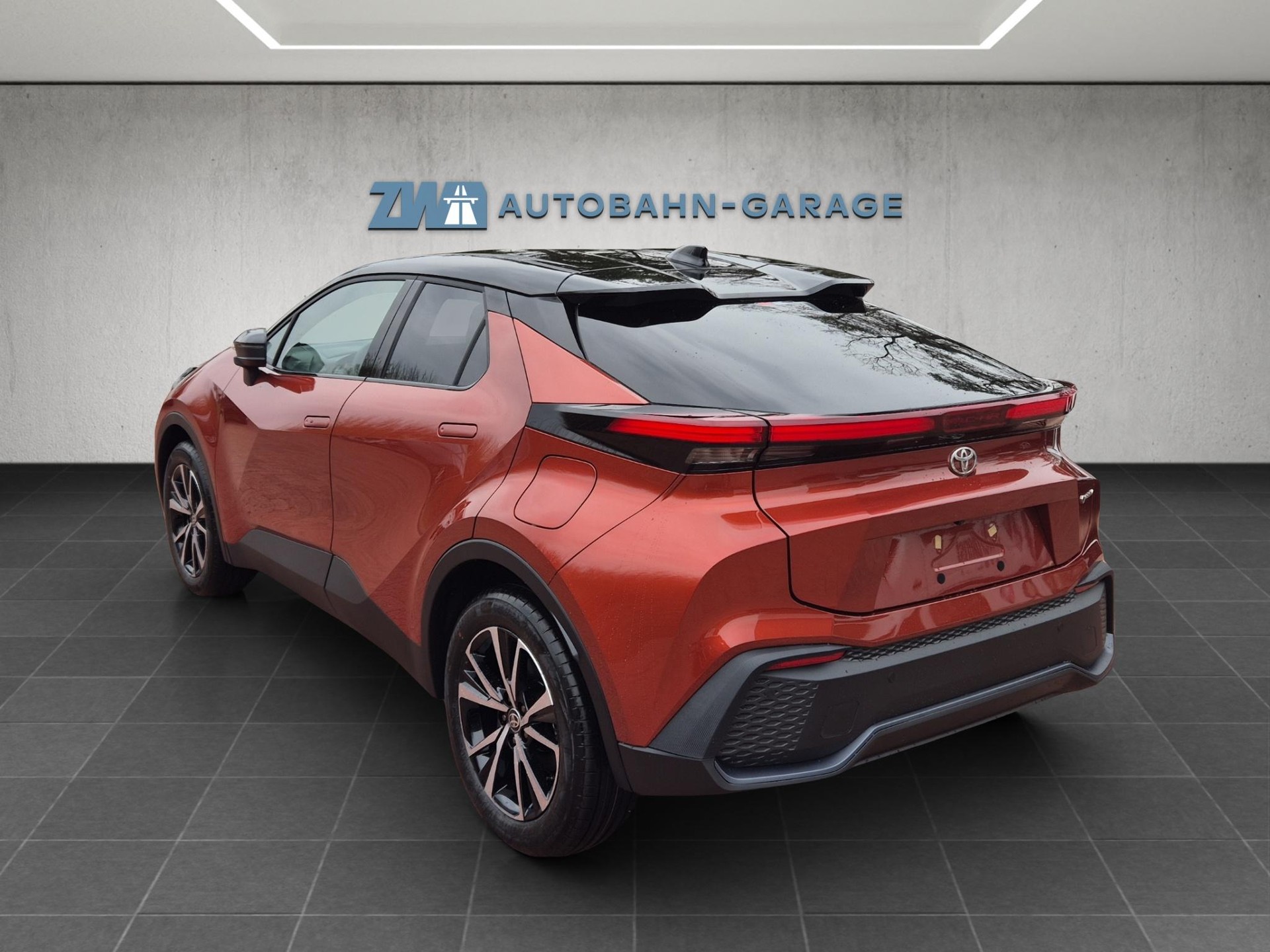 TOYOTA C-HR 2.0 PHEV Swiss Edition-image-2