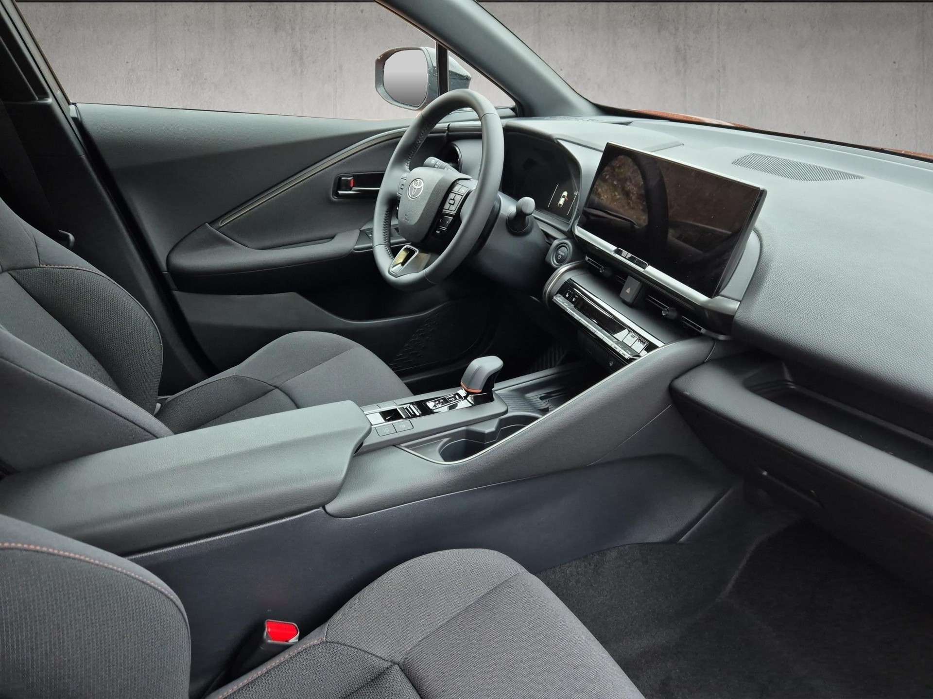 TOYOTA C-HR 2.0 PHEV Swiss Edition-image-13