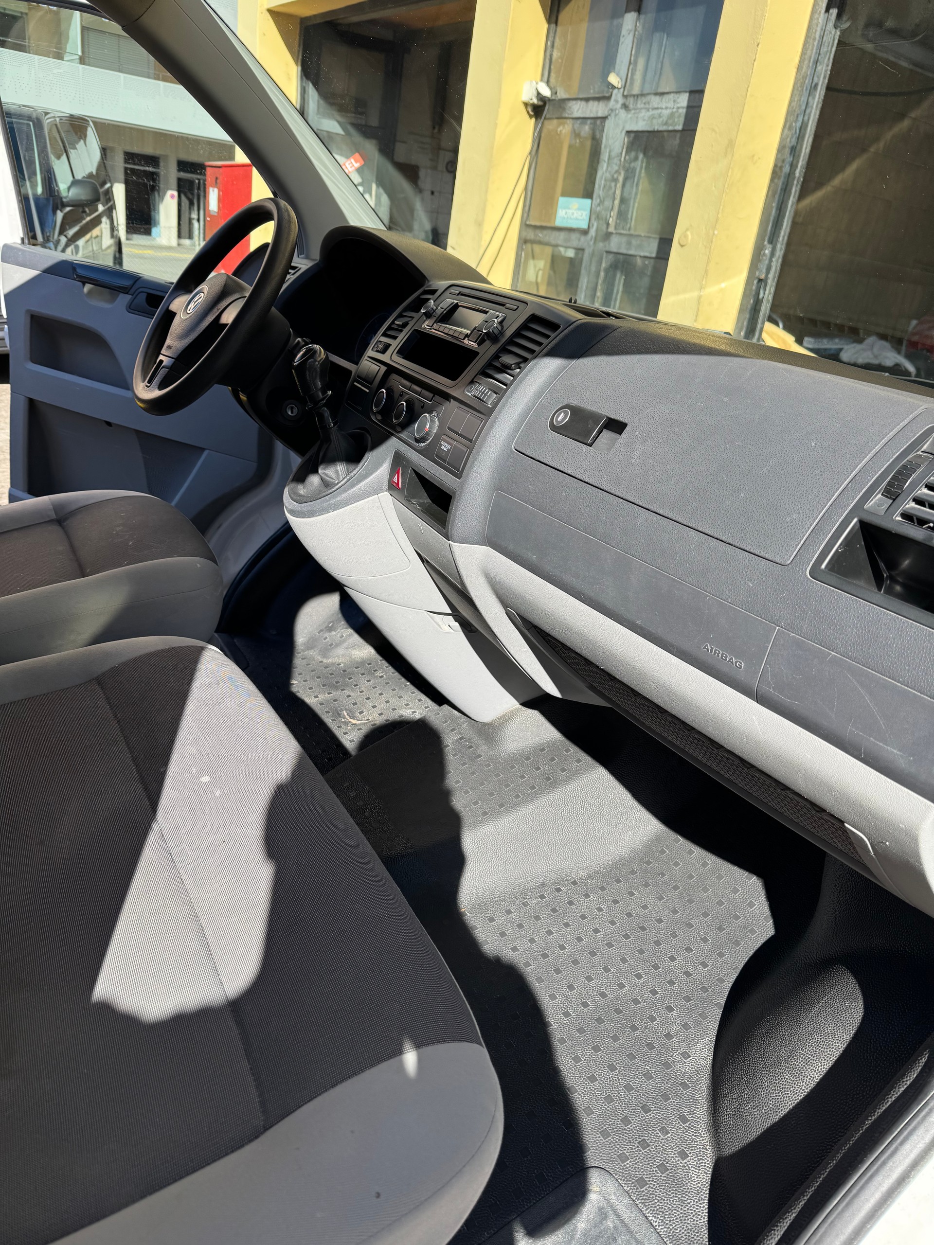 VW T5 2.0 TDI-image-8