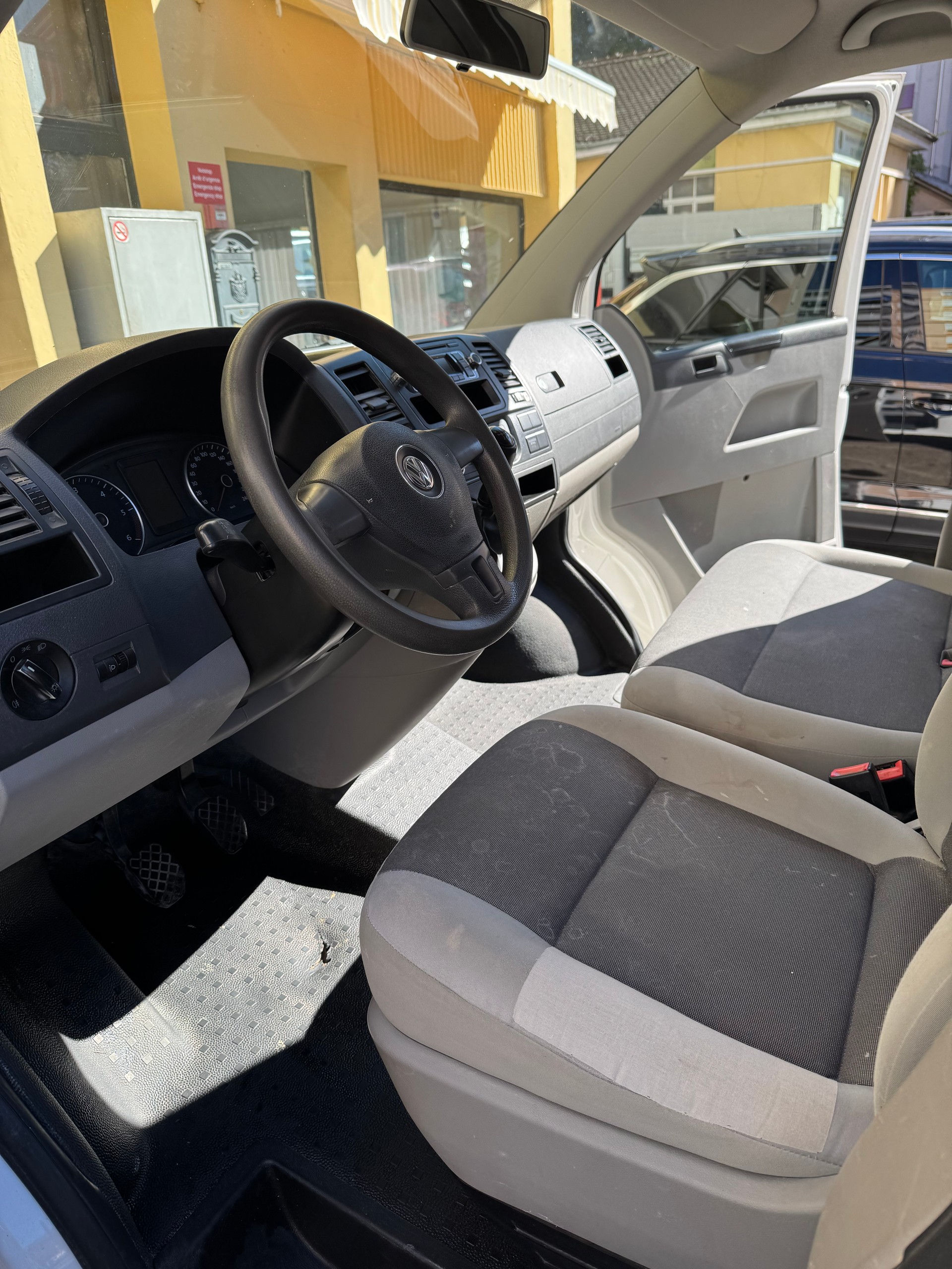VW T5 2.0 TDI-image-9