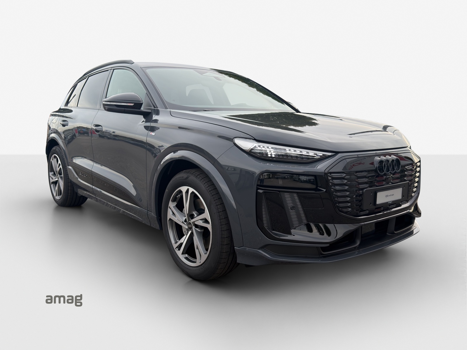 AUDI Q6 e-tron quattro-image-5