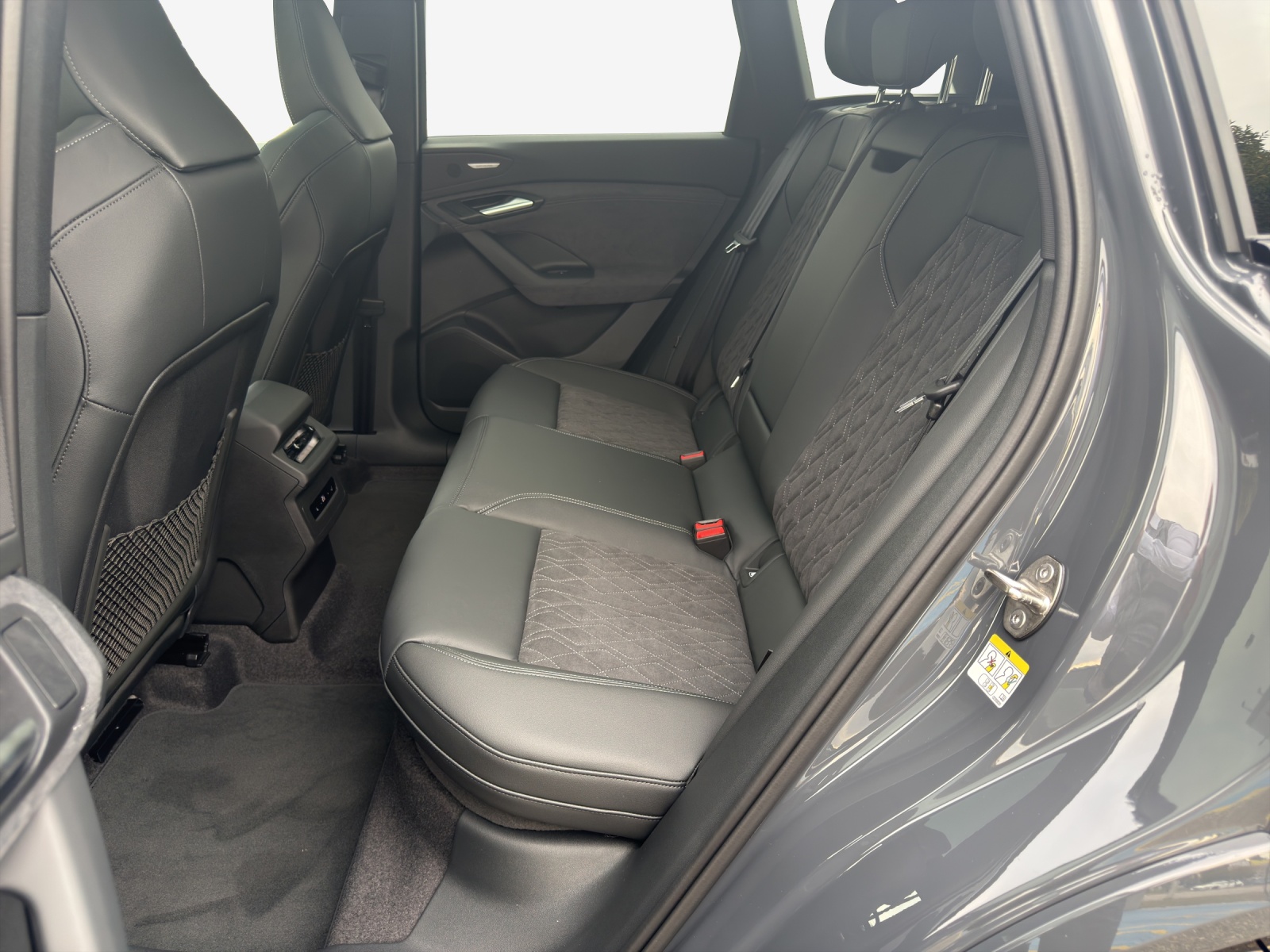 AUDI Q6 e-tron quattro-image-11