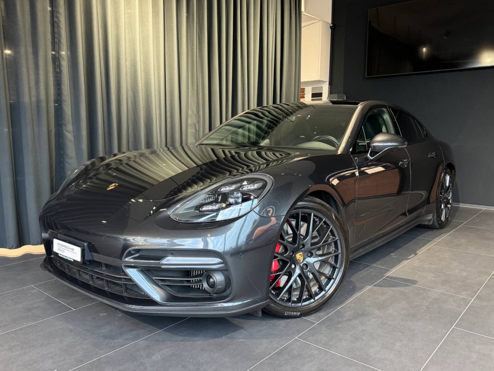 PORSCHE Panamera Turbo