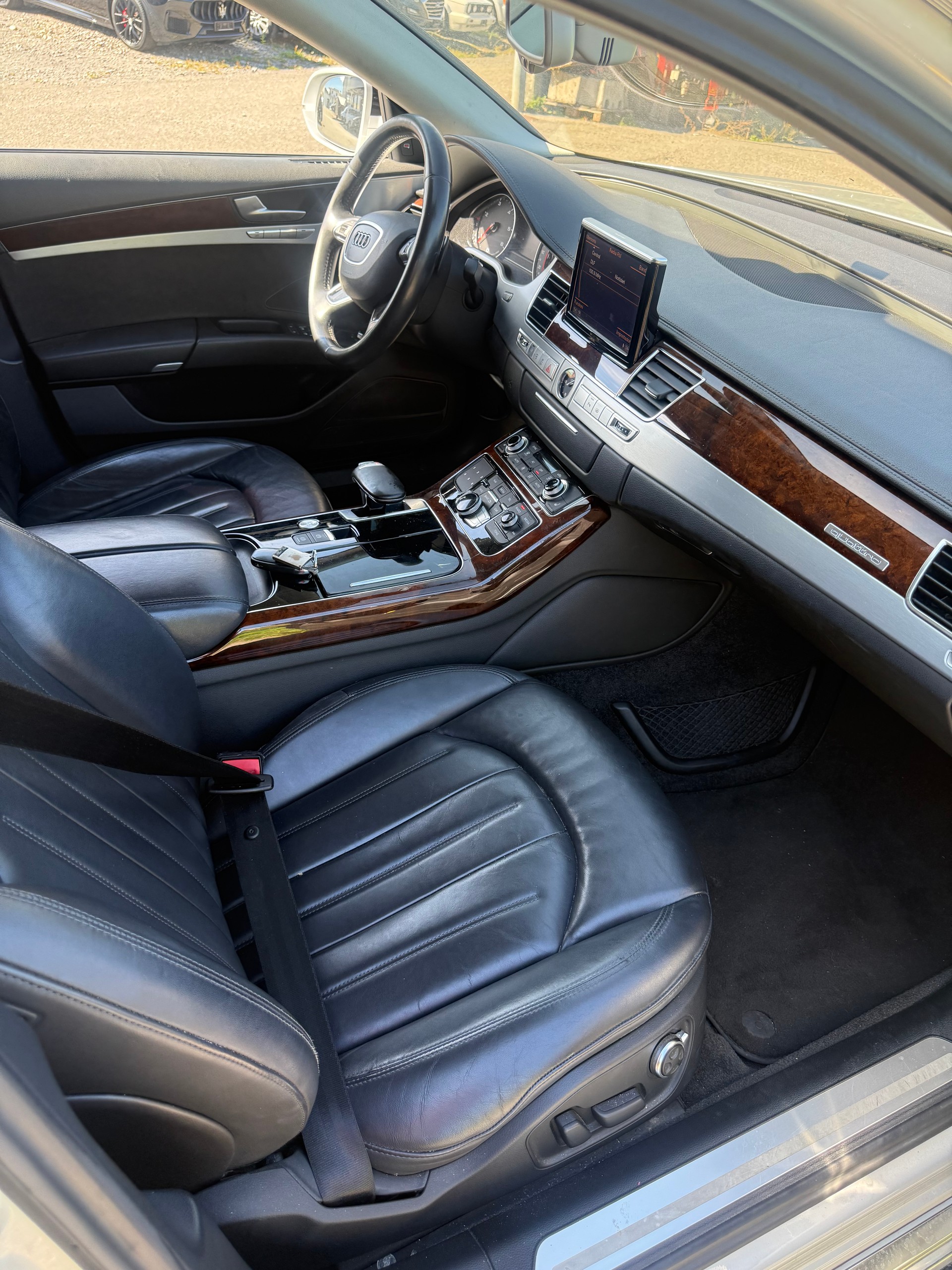 AUDI A8 3.0 TDI quattro tiptronic-image-12