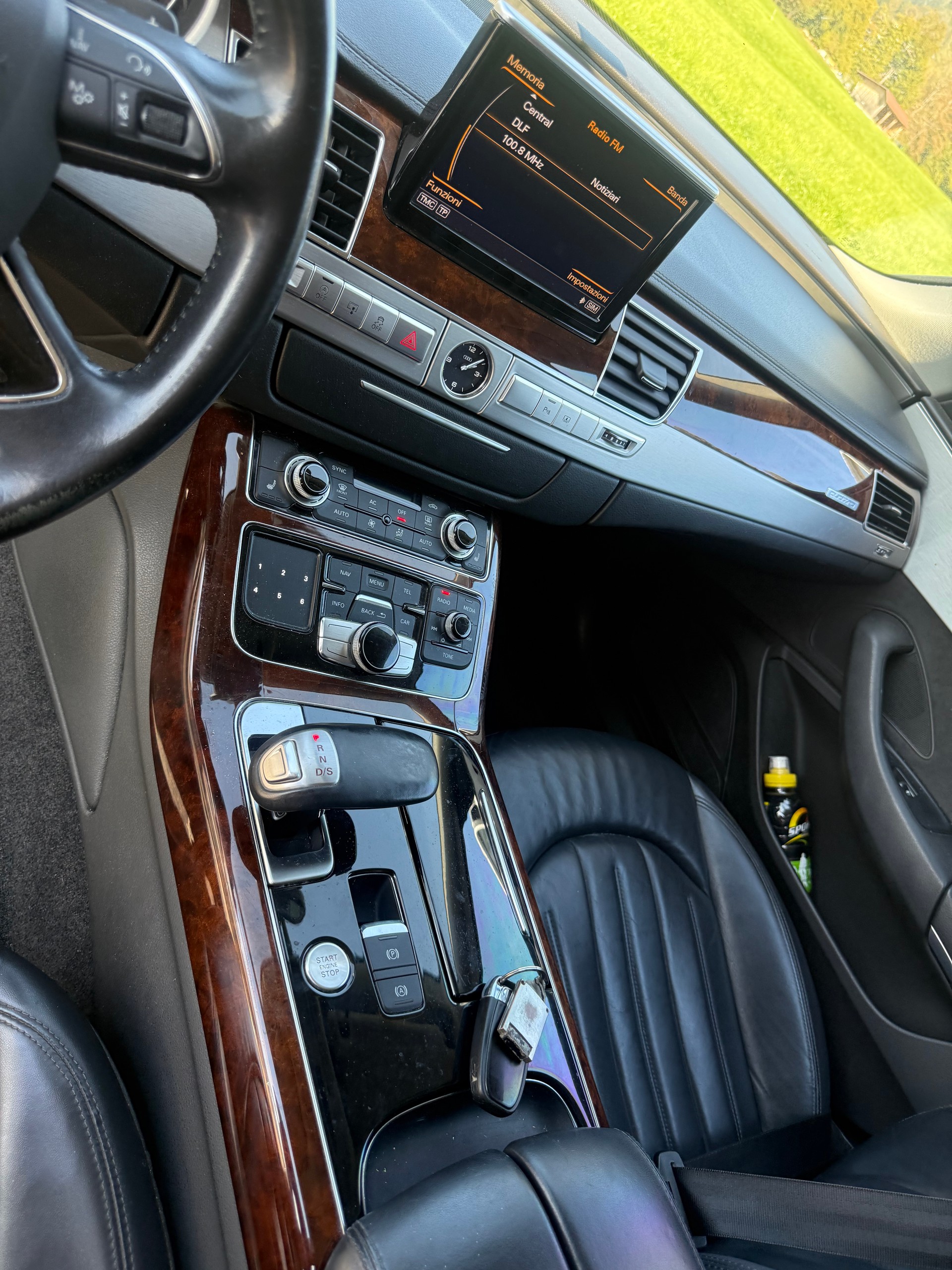 AUDI A8 3.0 TDI quattro tiptronic-image-9