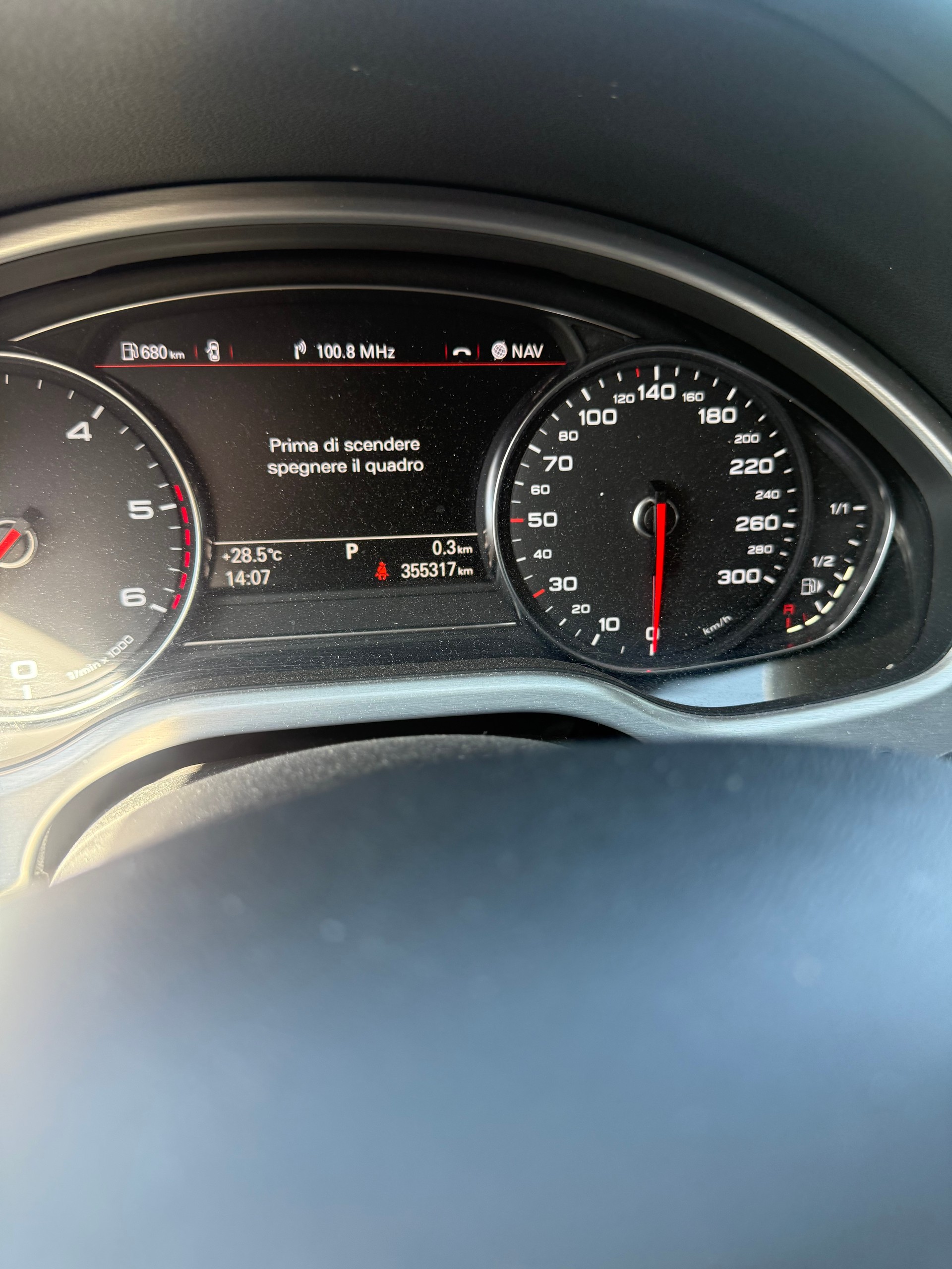 AUDI A8 3.0 TDI quattro tiptronic-image-10