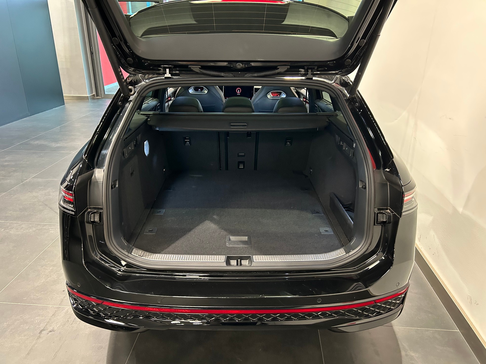 VW Passat Variant 2.0 TDI evo R-Line 4 Motion DSG-image-18