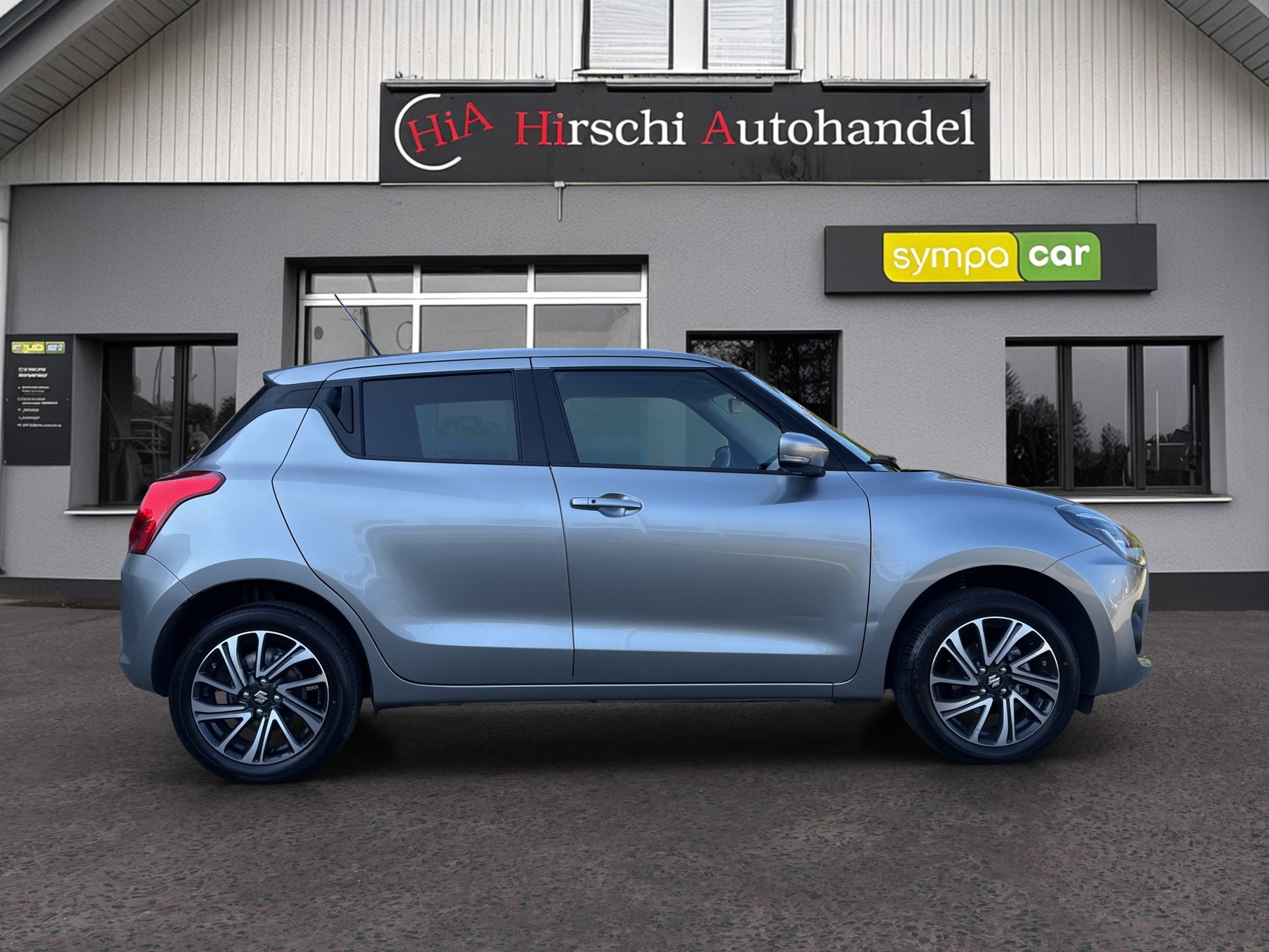 SUZUKI Swift 1.2 Compact Top 4x4 Hybrid-image-5