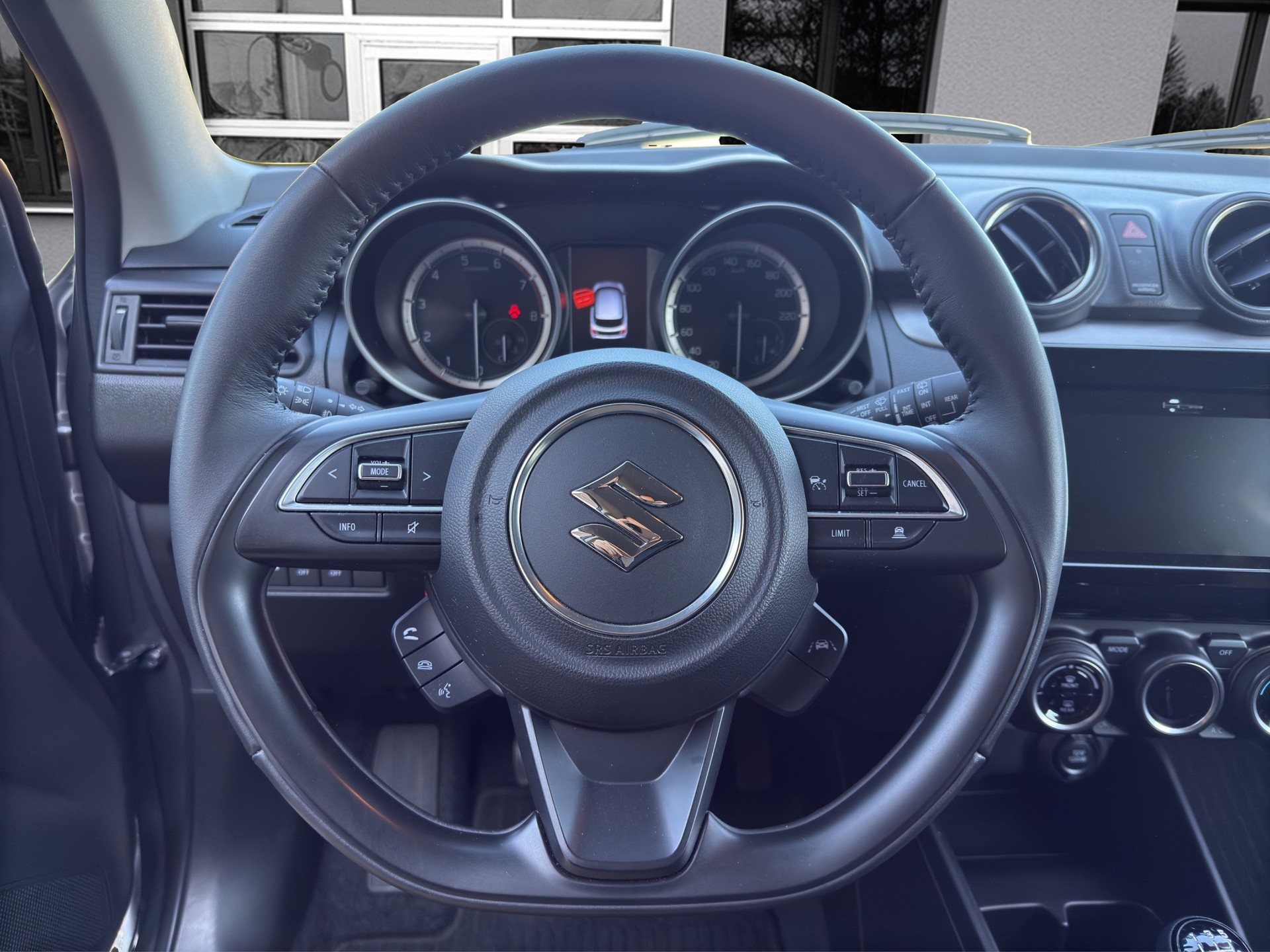 SUZUKI Swift 1.2 Compact Top 4x4 Hybrid-image-11