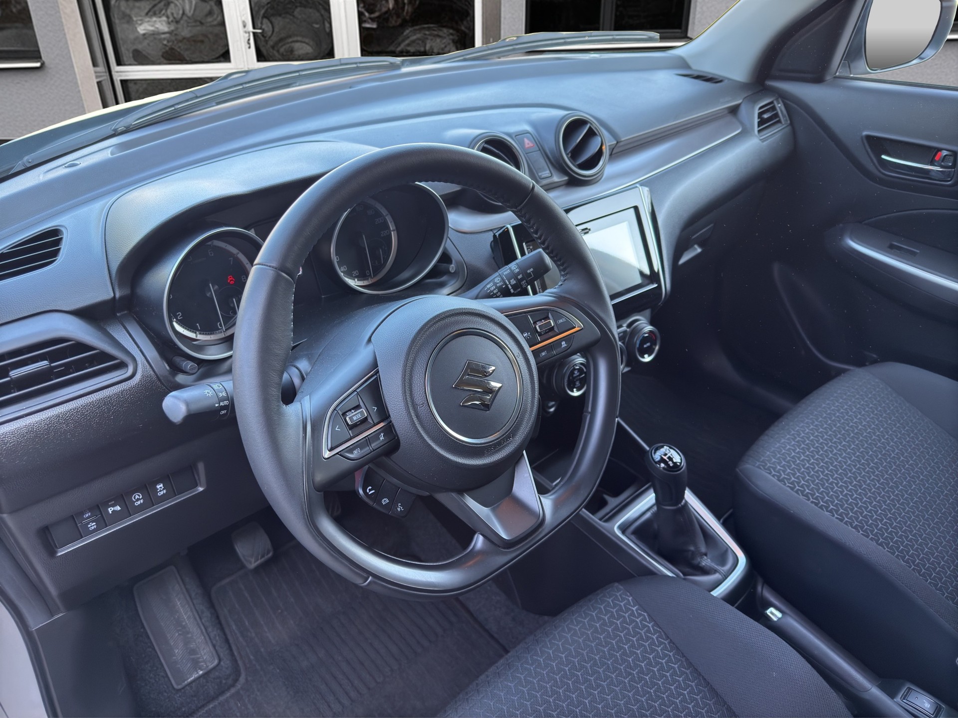 SUZUKI Swift 1.2 Compact Top 4x4 Hybrid-image-12