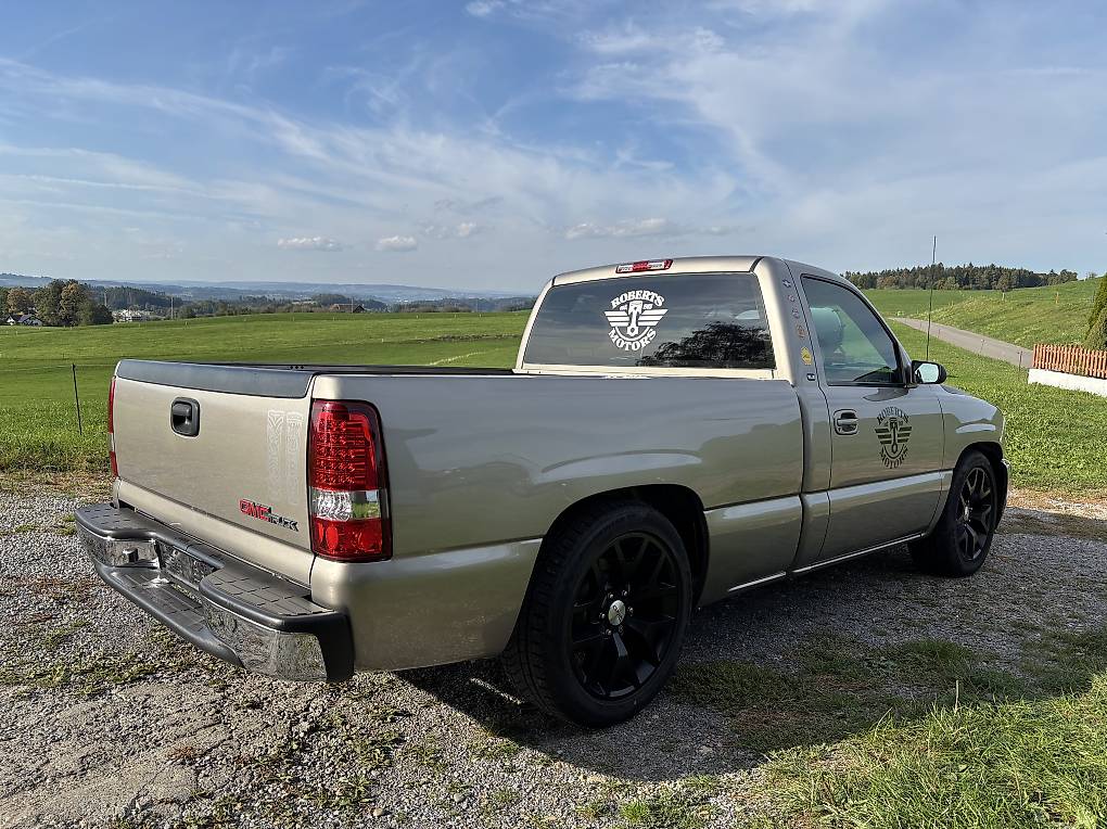 GMC Sierra-image-1