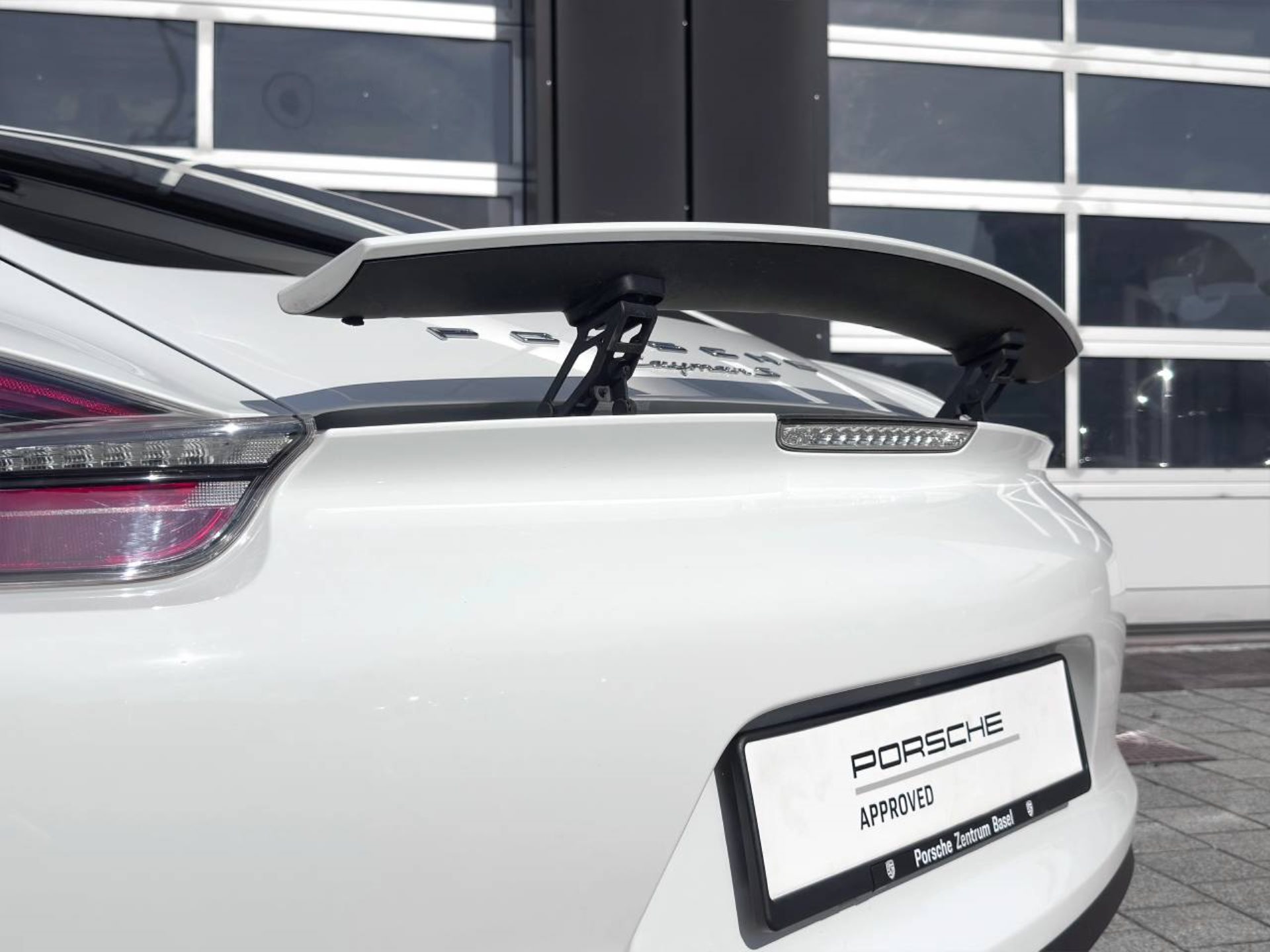 PORSCHE Cayman S-image-12