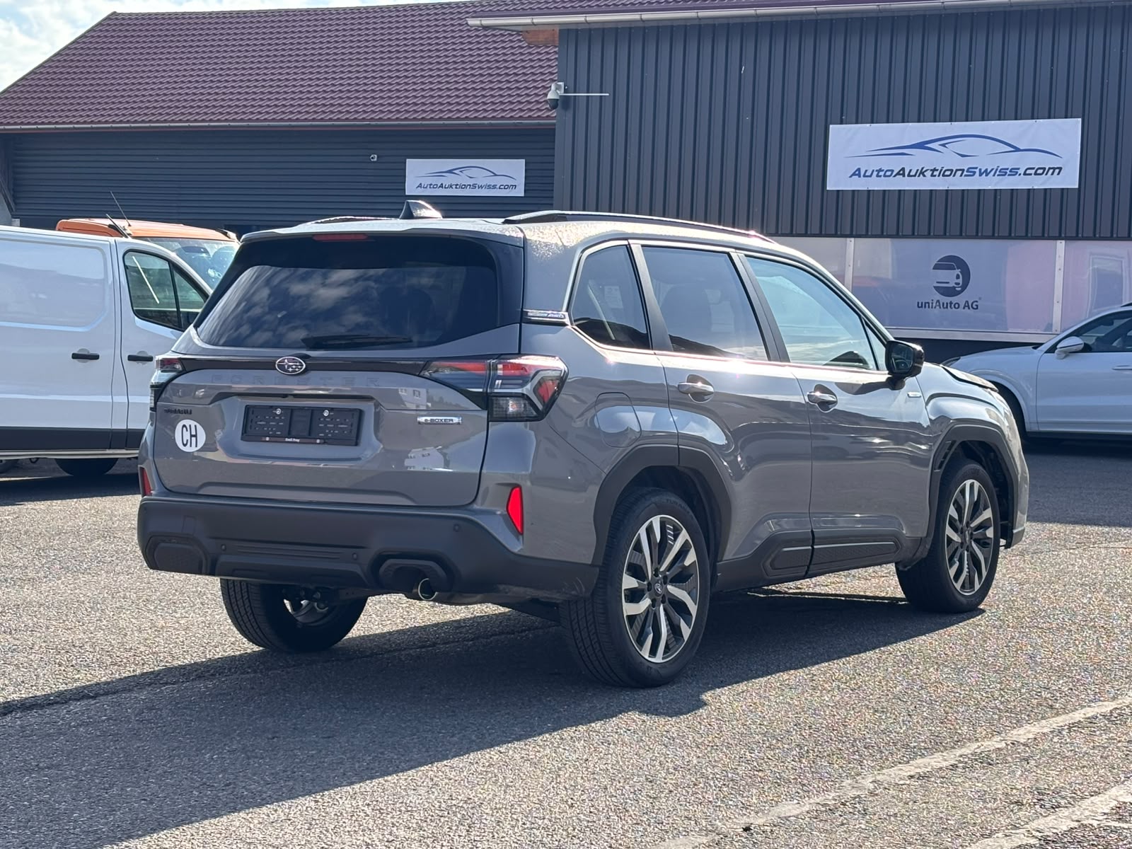 SUBARU Forester 2.0i e-Boxer Luxury Lineartronic-image-4