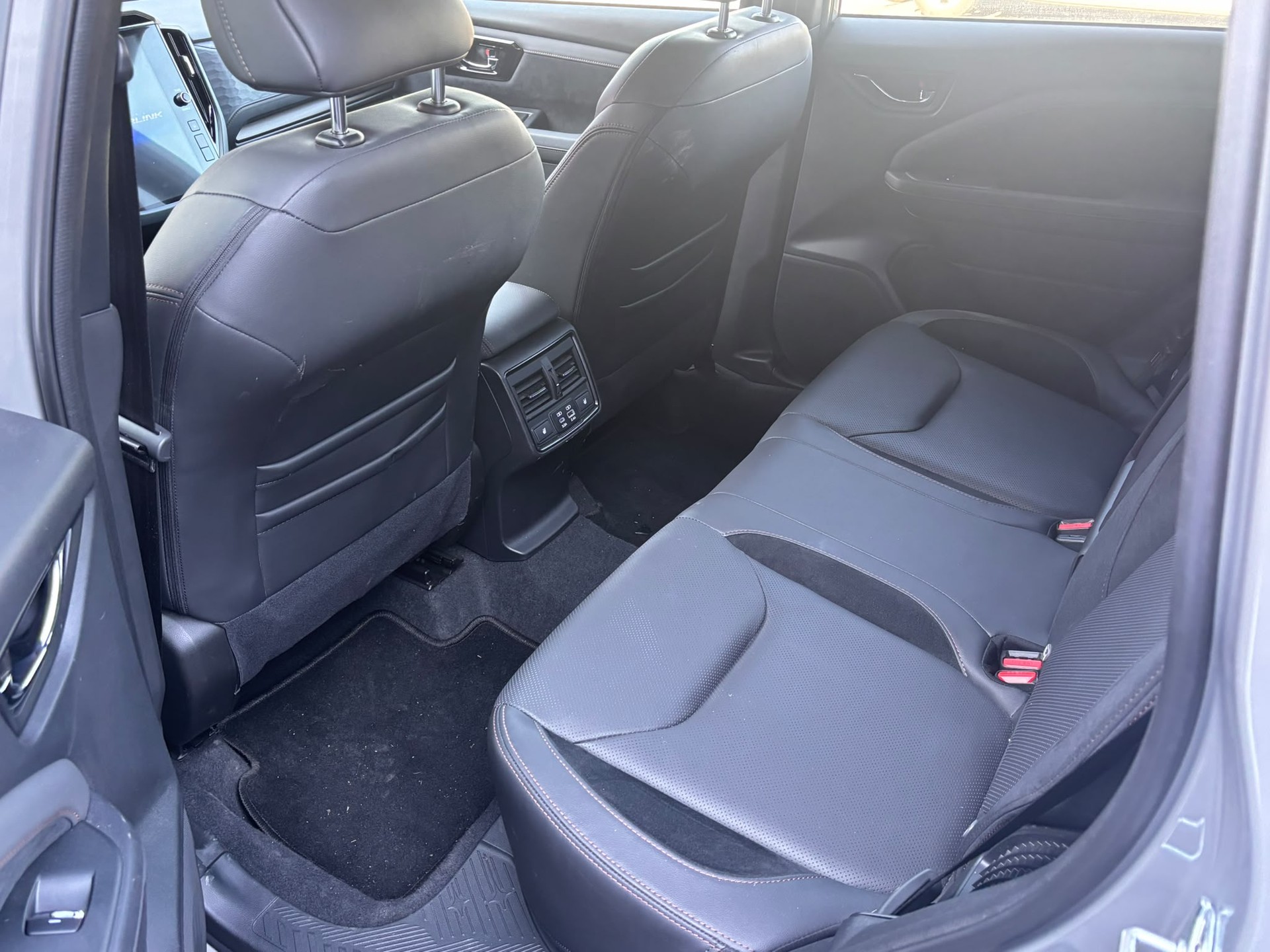 SUBARU Forester 2.0i e-Boxer Luxury Lineartronic-image-12
