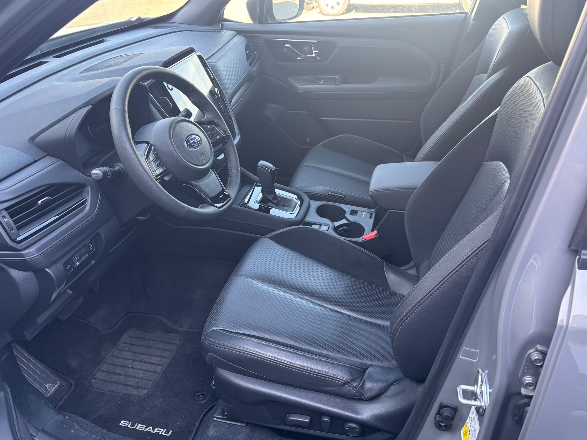 SUBARU Forester 2.0i e-Boxer Luxury Lineartronic-image-11