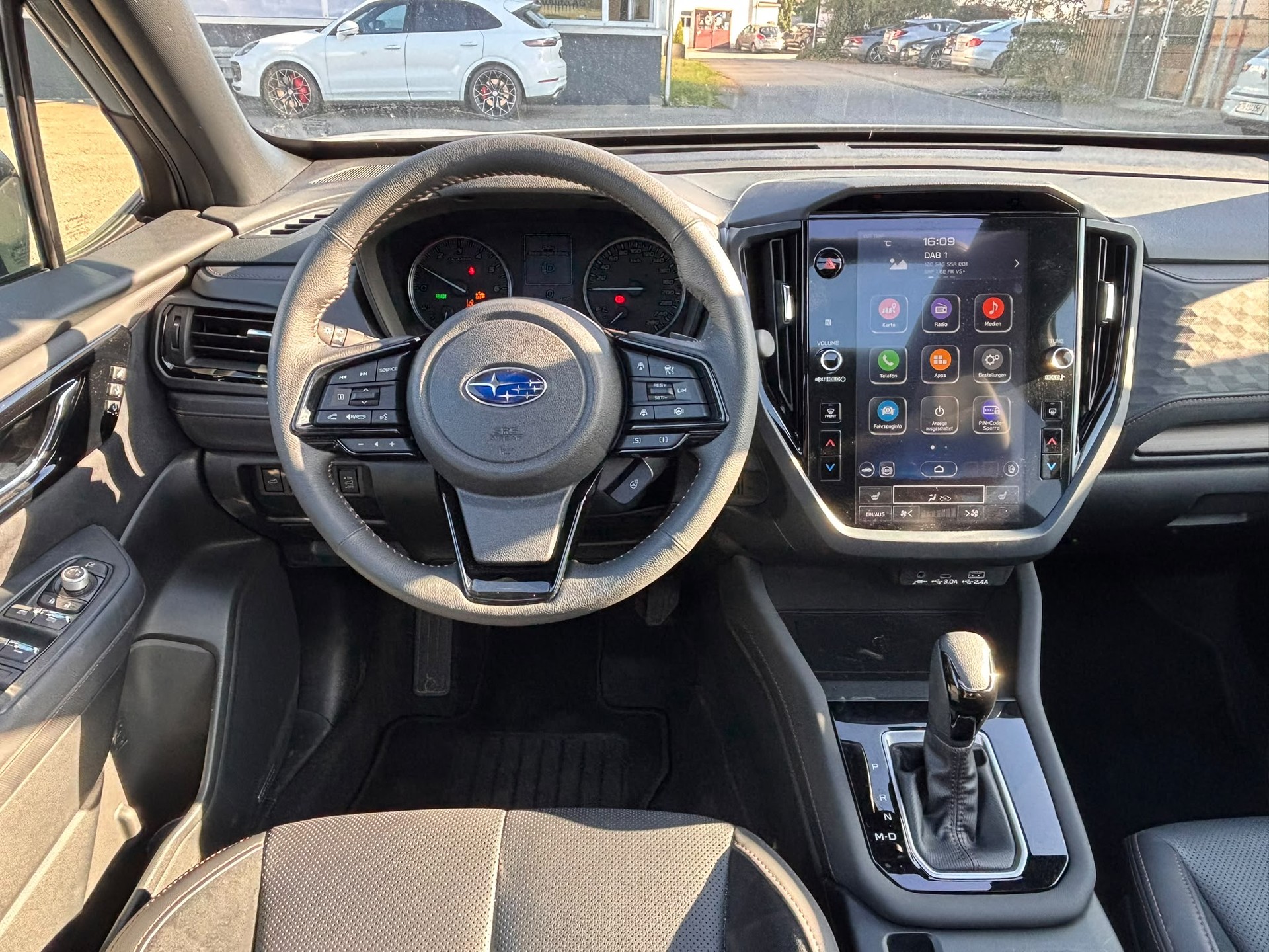 SUBARU Forester 2.0i e-Boxer Luxury Lineartronic-image-15
