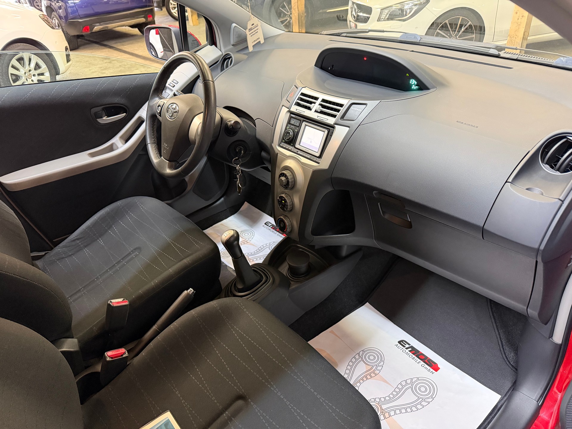 TOYOTA Yaris 1.3 Linea Sol-image-8