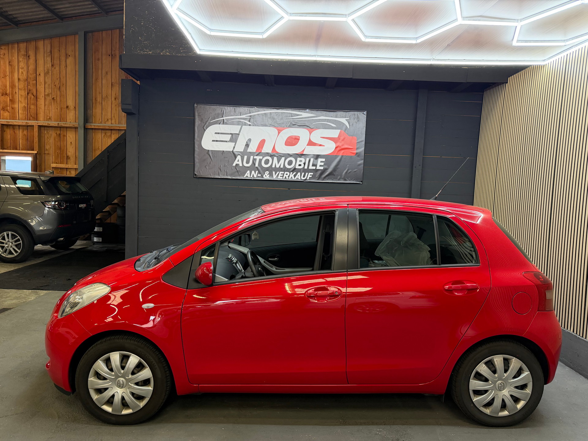 TOYOTA Yaris 1.3 Linea Sol-image-3