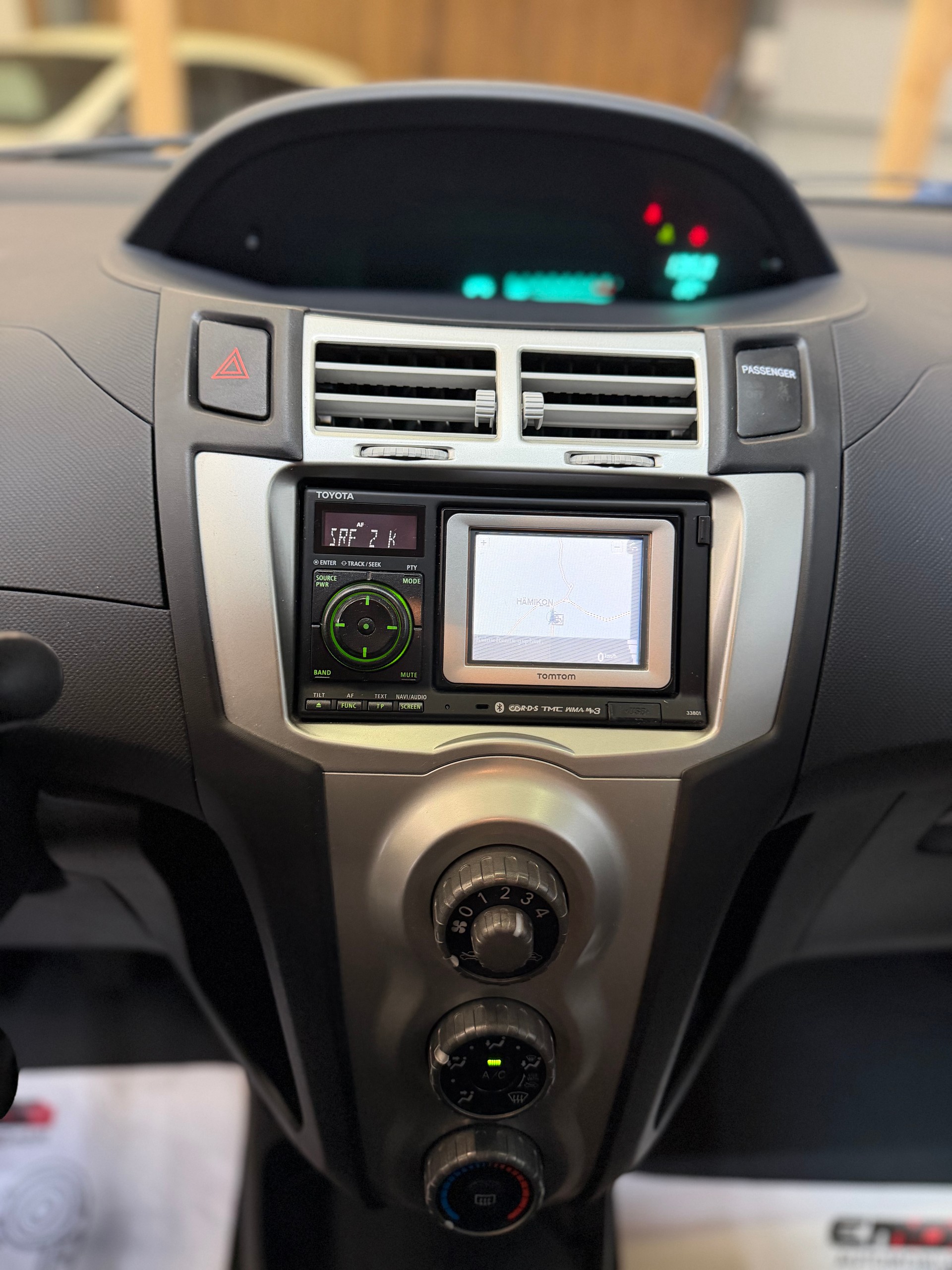TOYOTA Yaris 1.3 Linea Sol-image-13