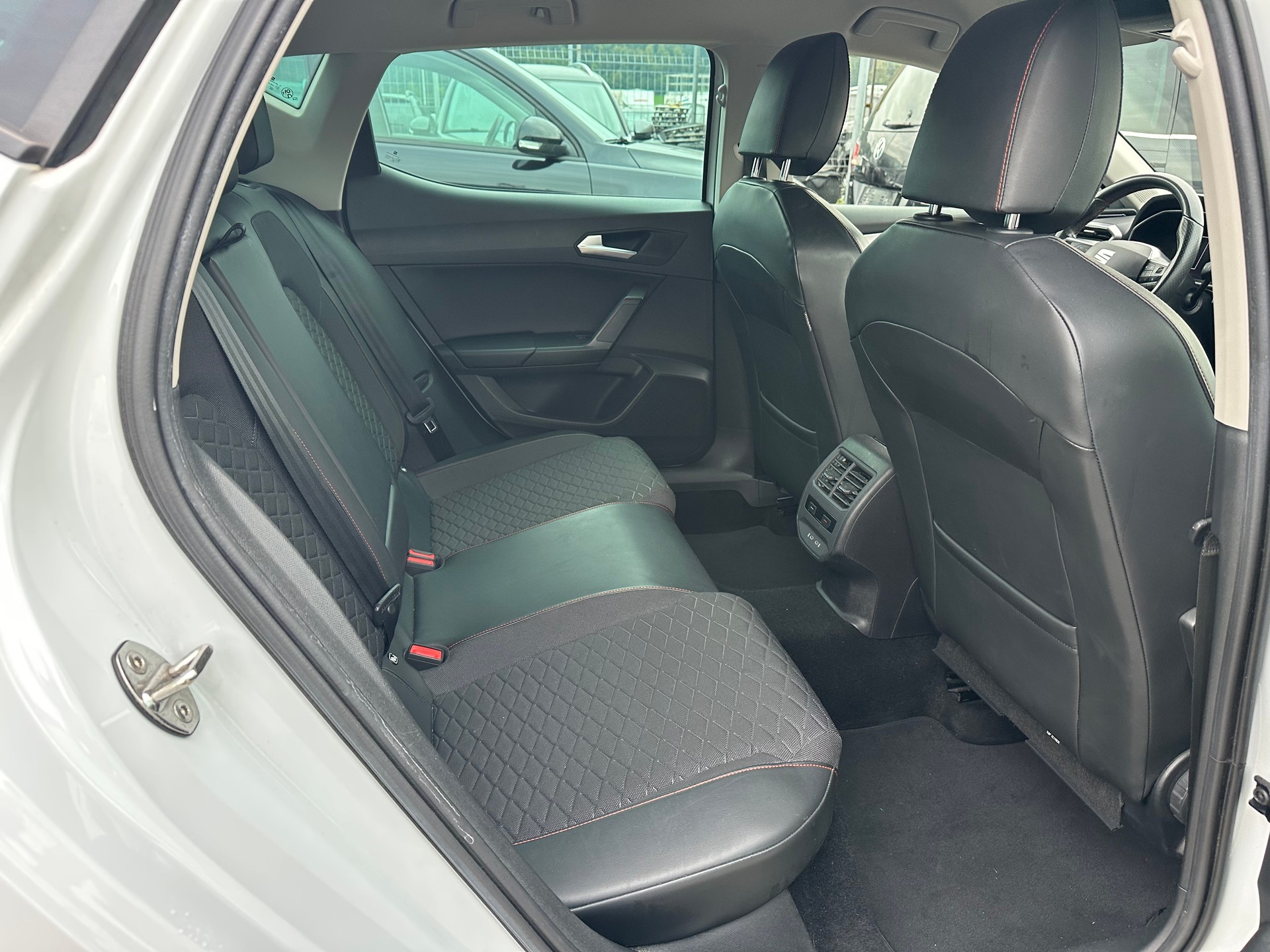SEAT Leon 2.0 TDI EVO DSG FR-image-14
