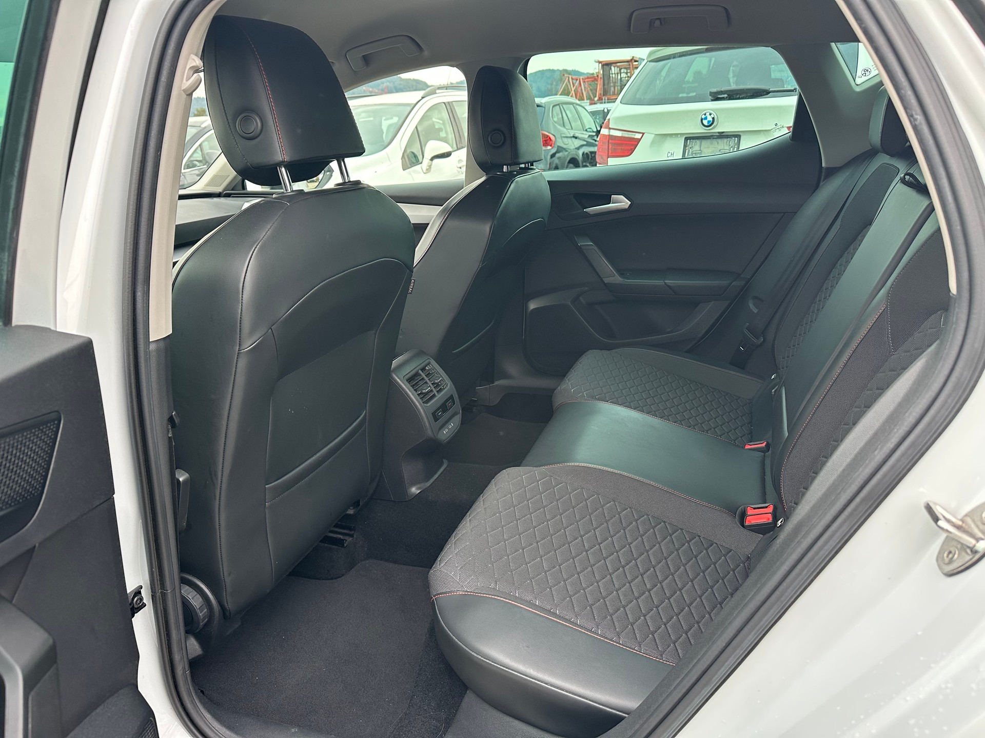 SEAT Leon 2.0 TDI EVO DSG FR-image-11