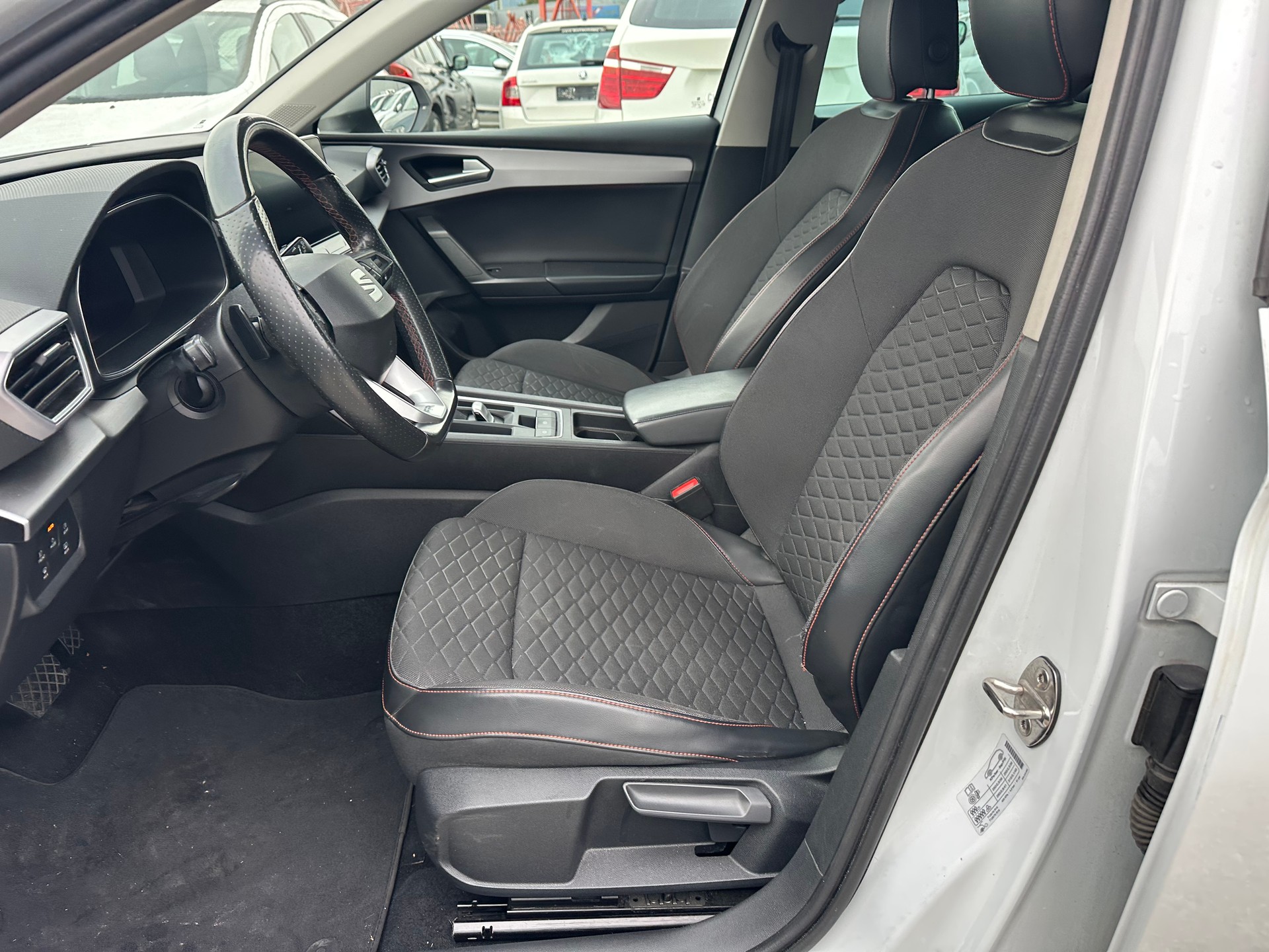 SEAT Leon 2.0 TDI EVO DSG FR-image-8