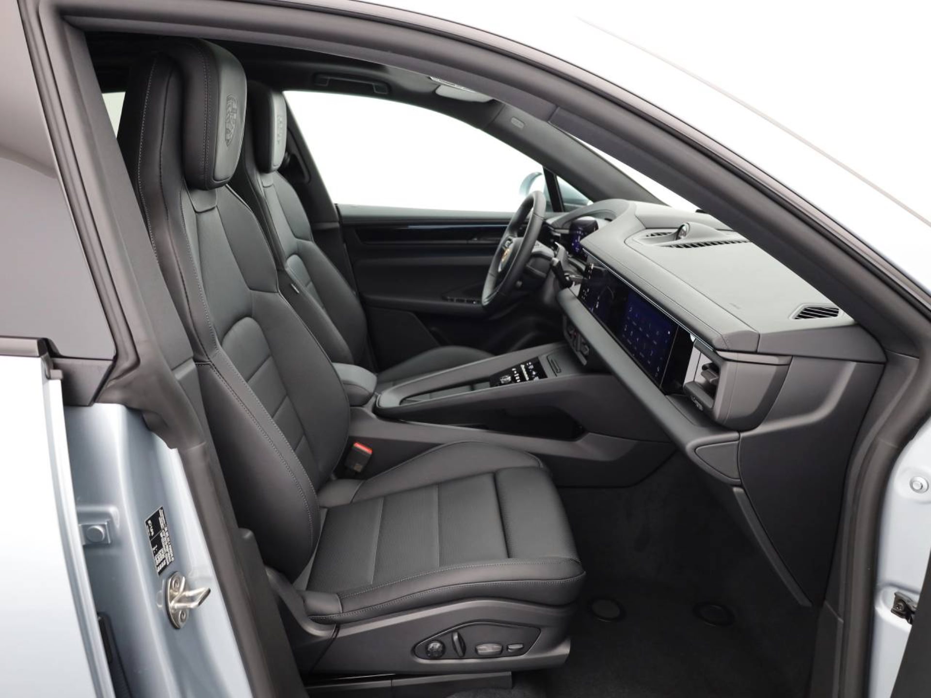 PORSCHE Macan 4S-image-12