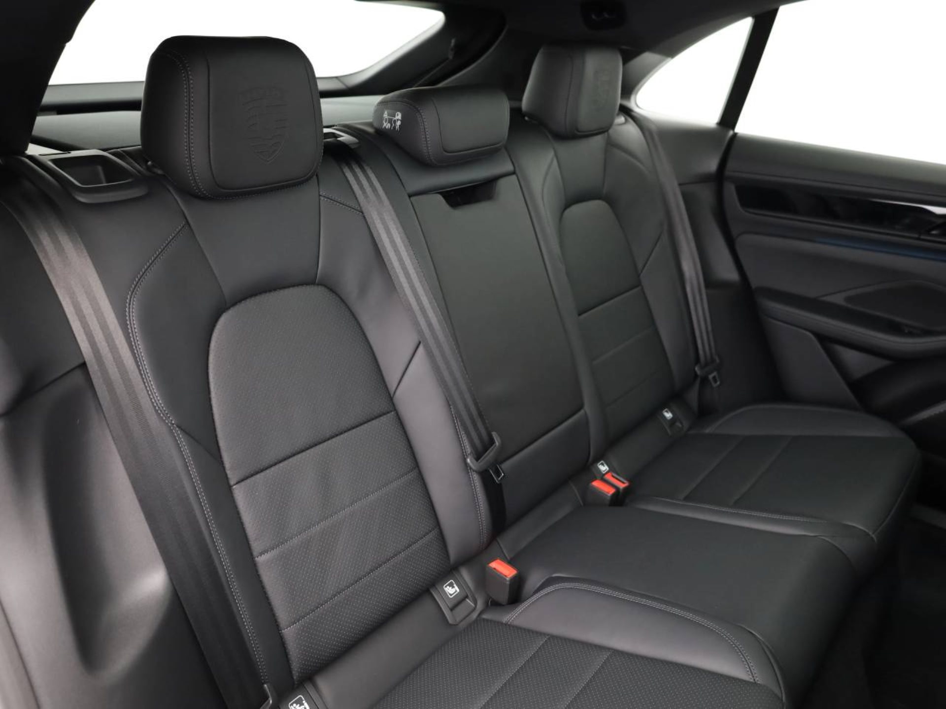 PORSCHE Macan 4S-image-17