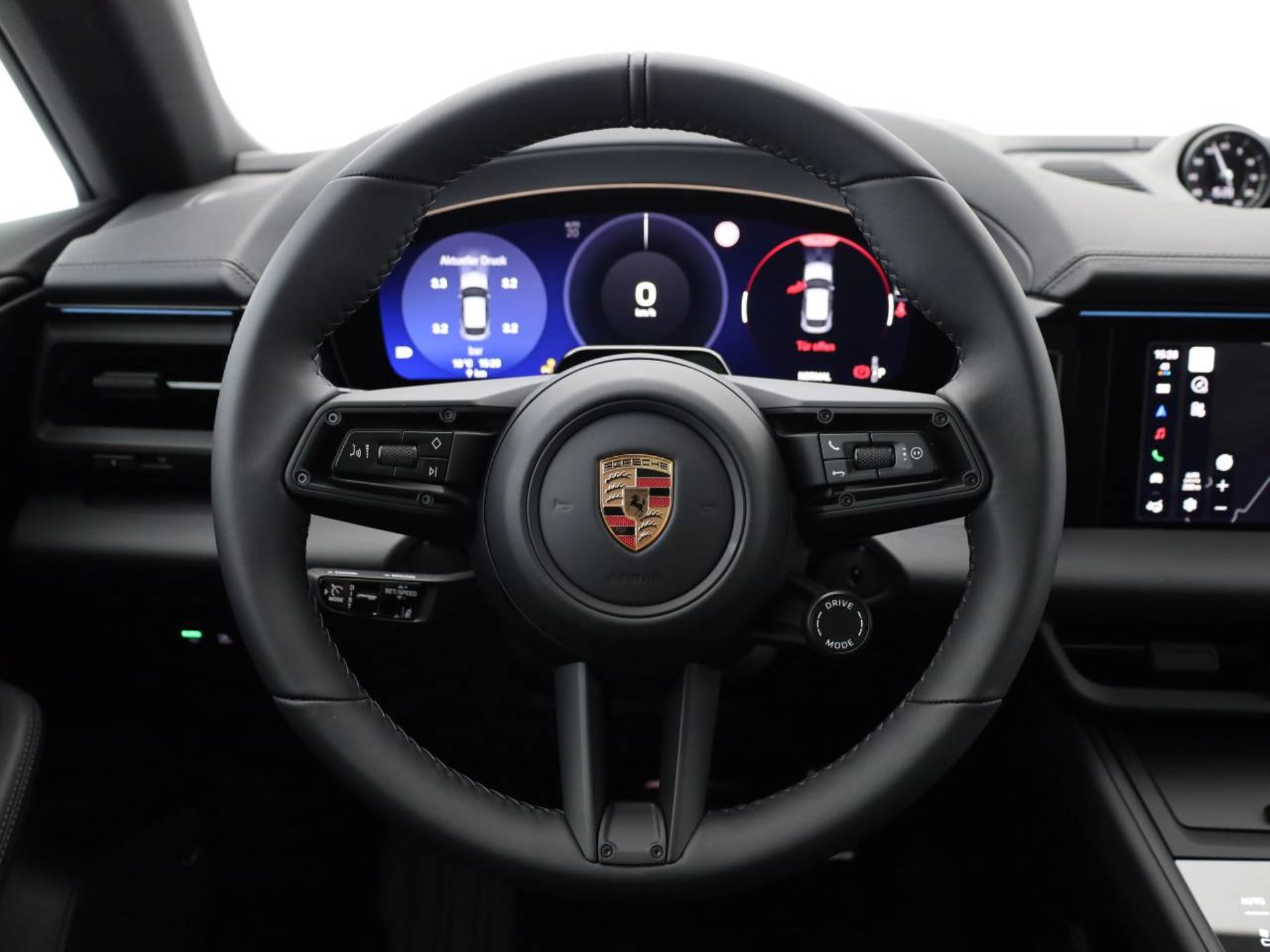 PORSCHE Macan 4S-image-9