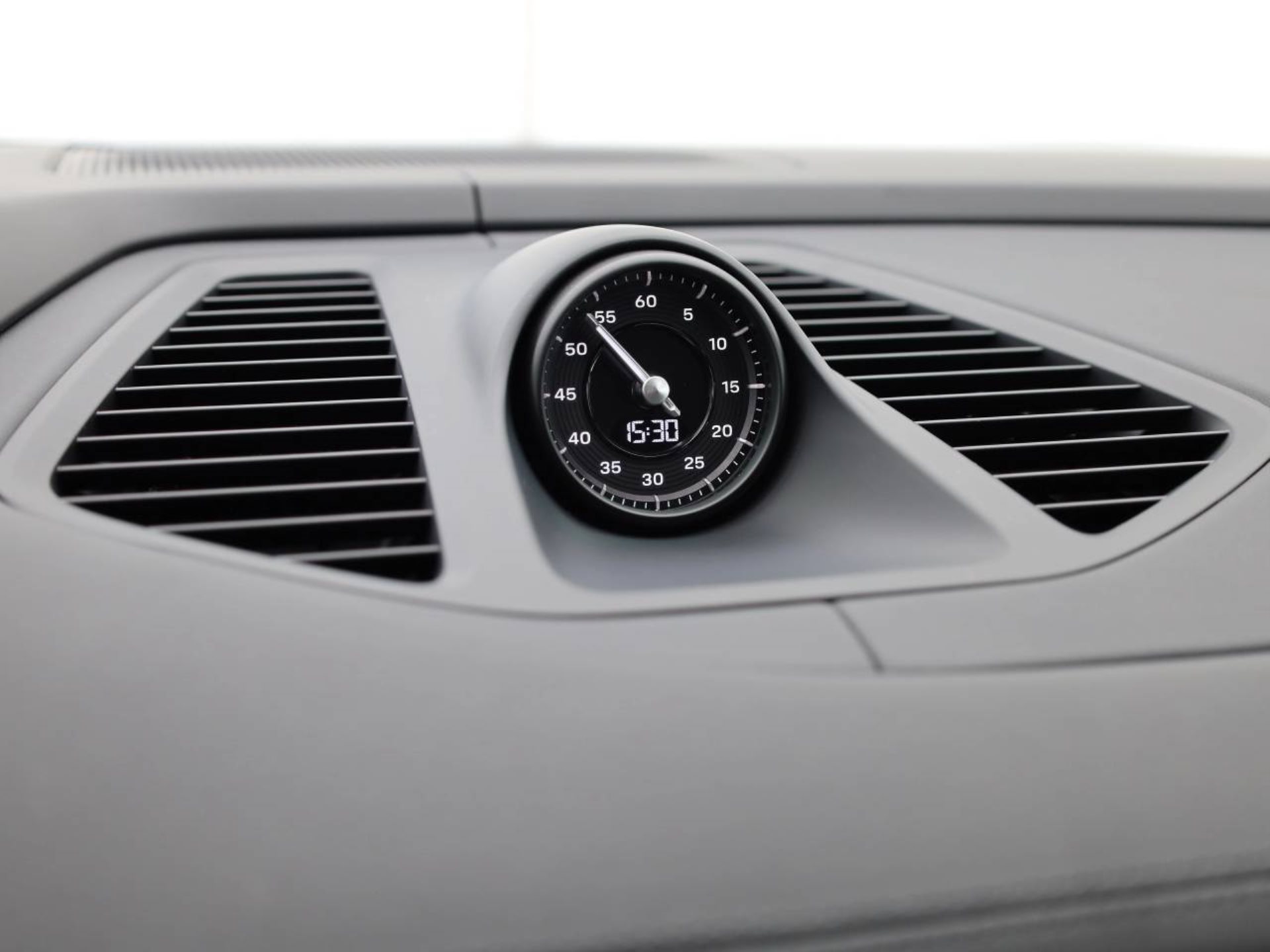 PORSCHE Macan 4S-image-13