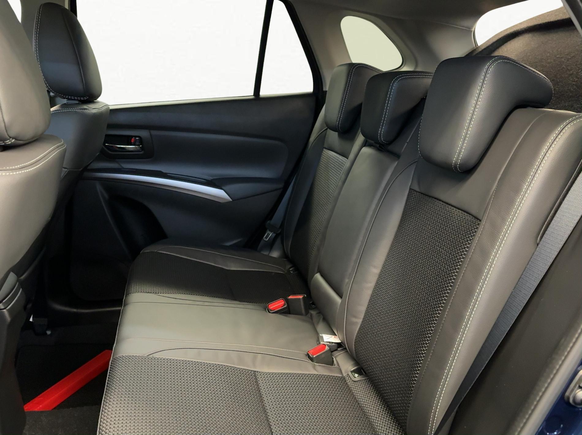SUZUKI S-Cross 1.4 T Compact Top Hybrid 4x4-image-10