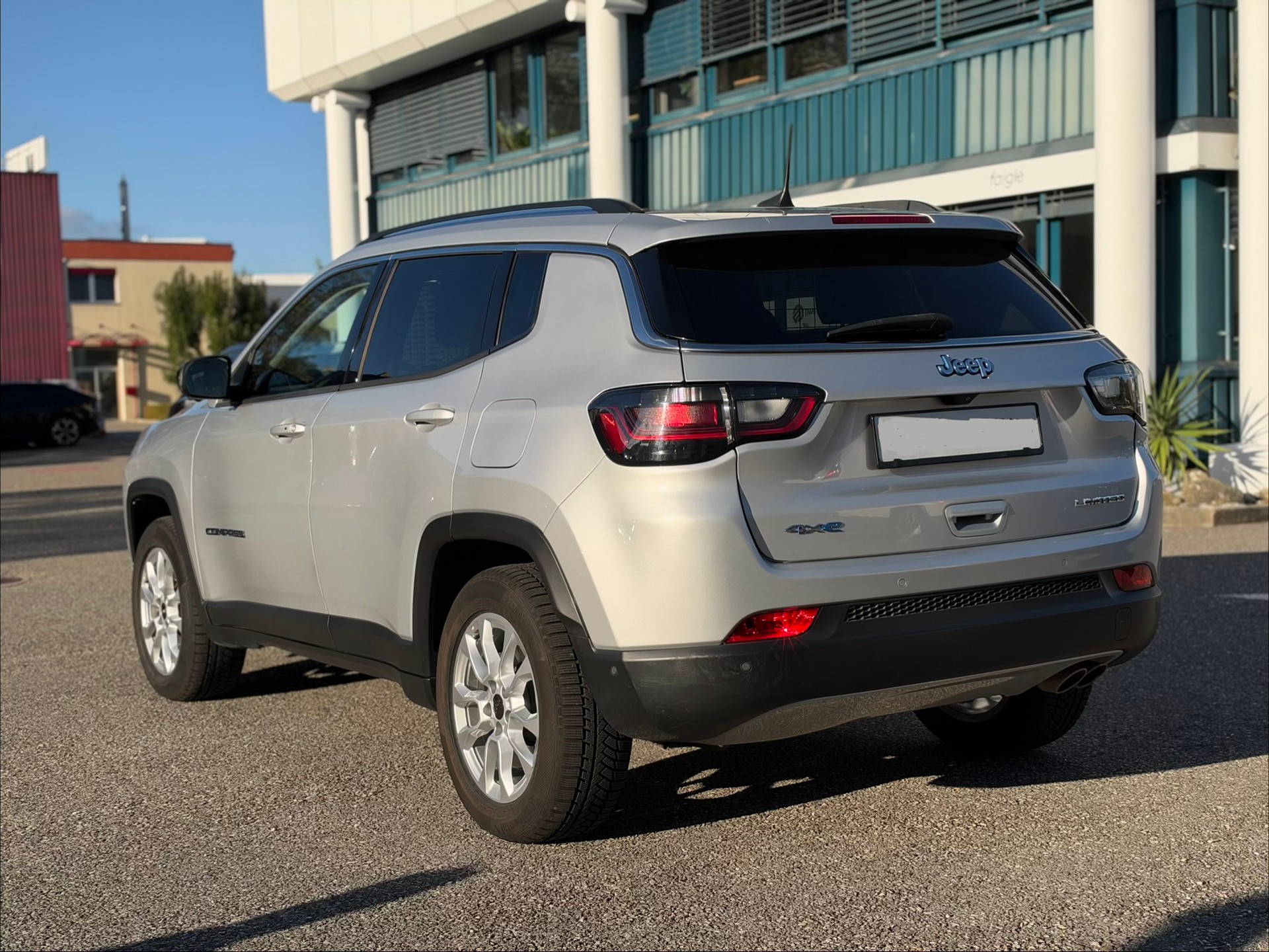 JEEP Compass 1.3 T PHEV S AWD-image-4
