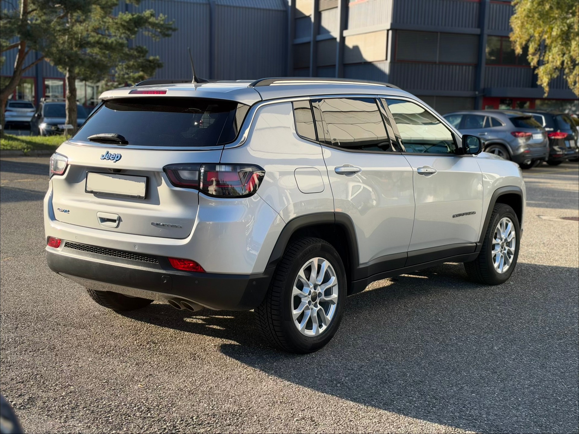 JEEP Compass 1.3 T PHEV S AWD-image-6