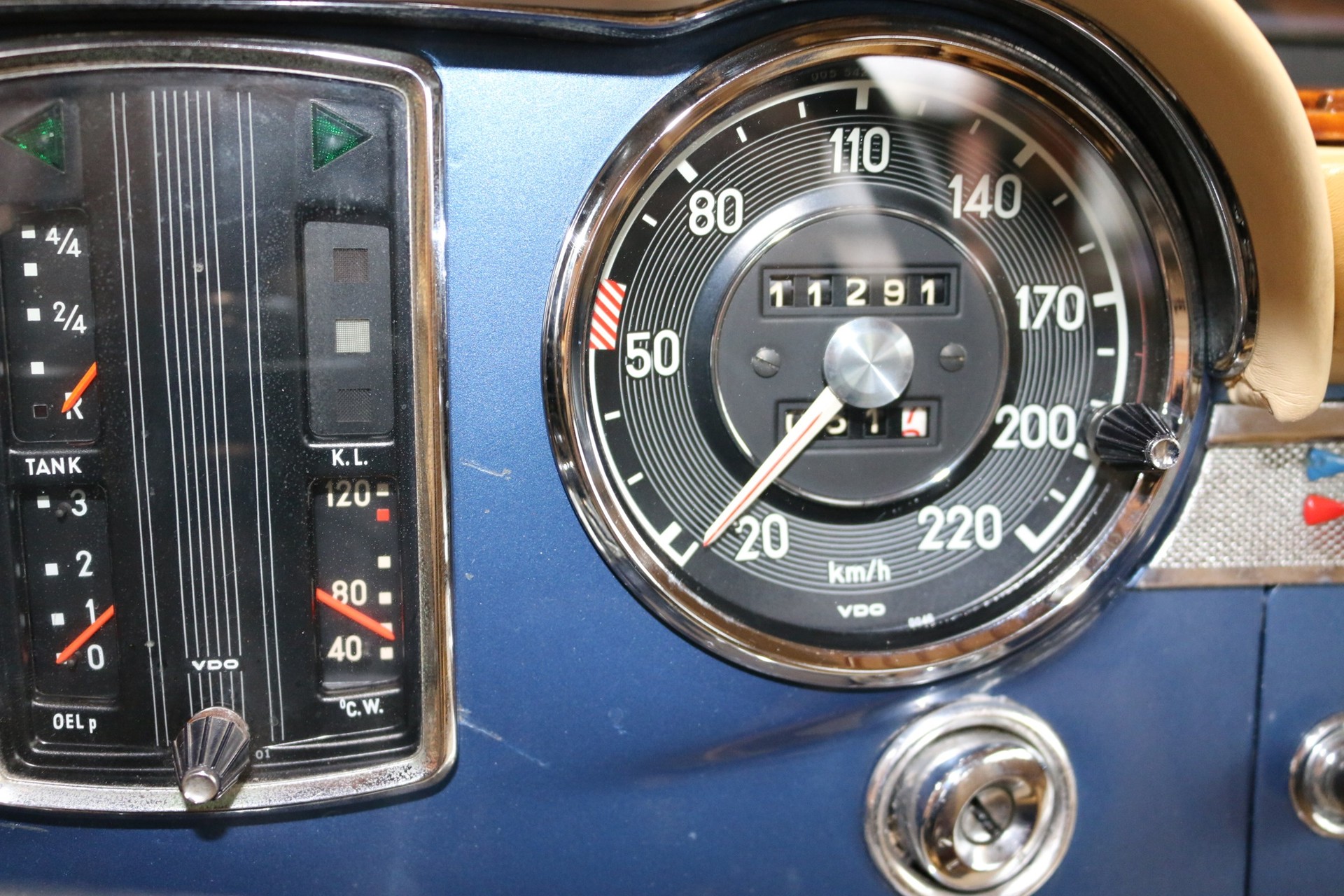 MERCEDES-BENZ SL 230 Pagode-image-7