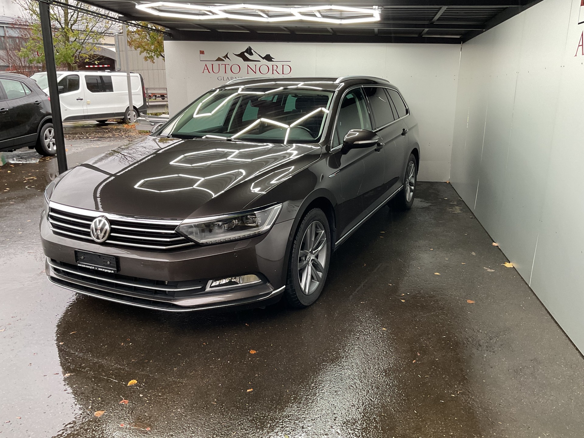 VW Passat Variant 2.0 TDI BMT Highline DSG 4Motion-image-2