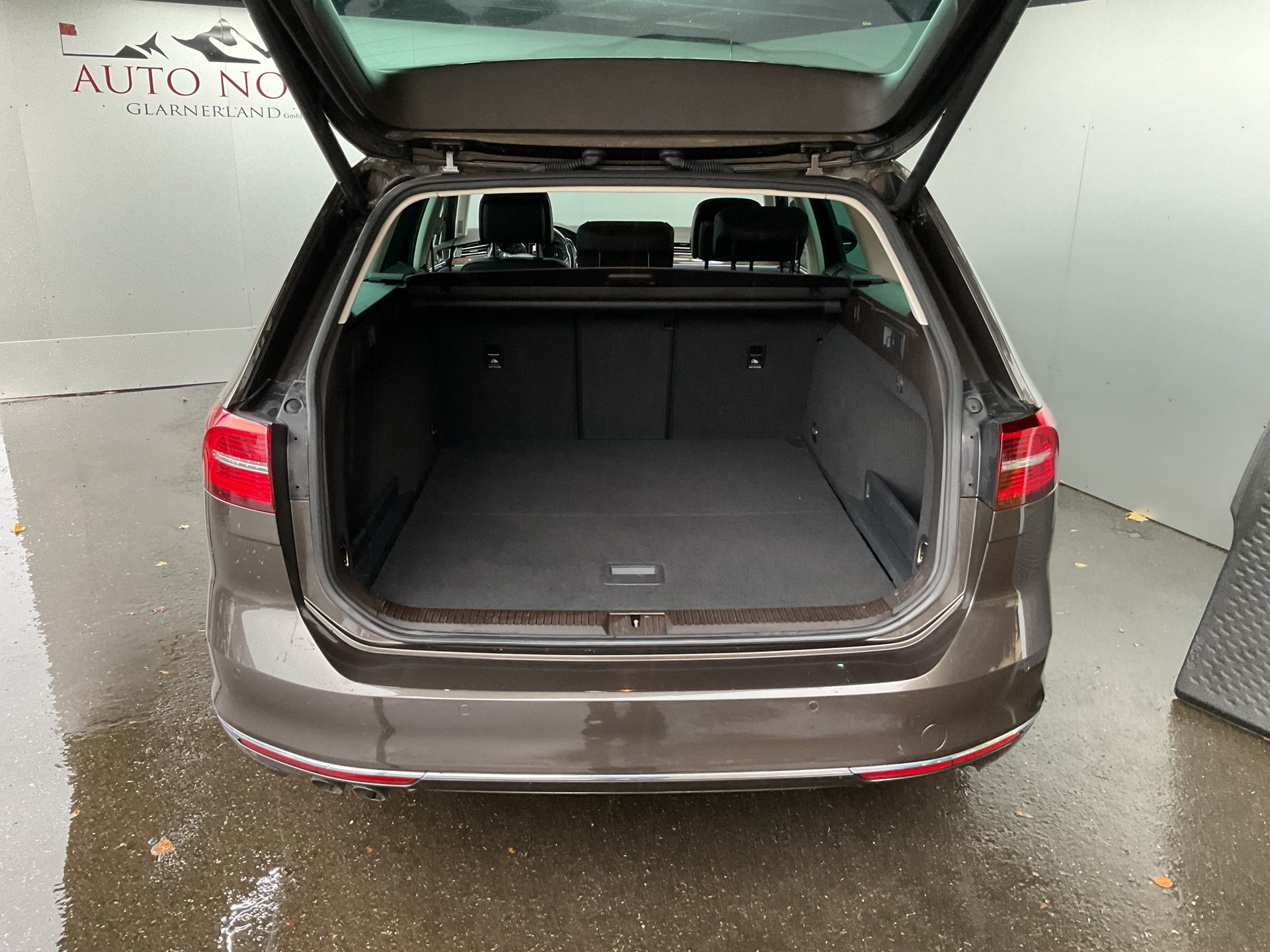 VW Passat Variant 2.0 TDI BMT Highline DSG 4Motion-image-6