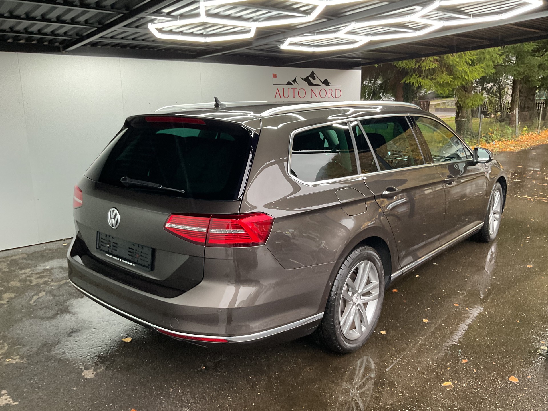 VW Passat Variant 2.0 TDI BMT Highline DSG 4Motion-image-5